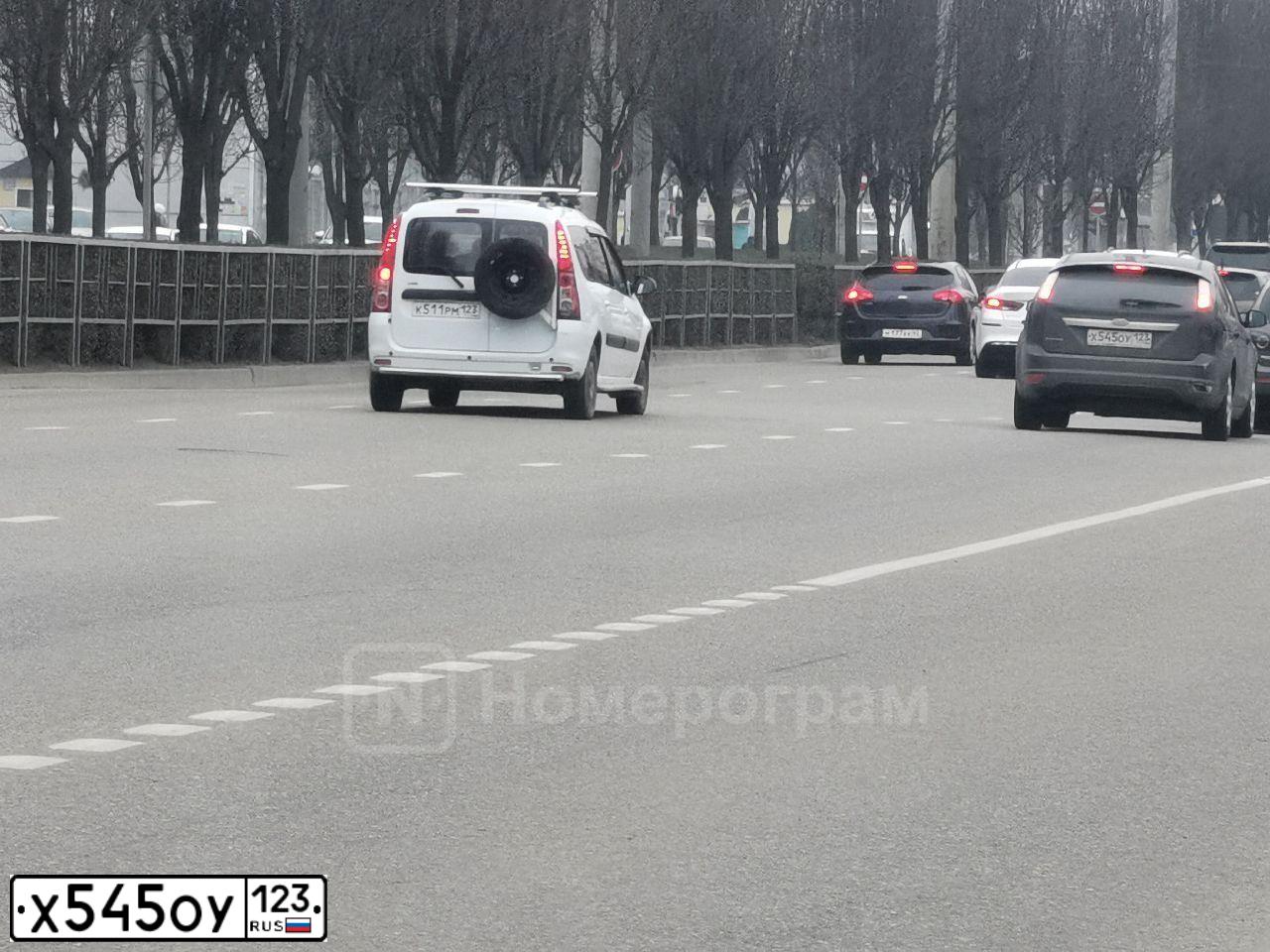Фото автомобиля FORD FOCUS, 2008 — госномер В033ОР93. Цвет: ЧЕРНЫЙ