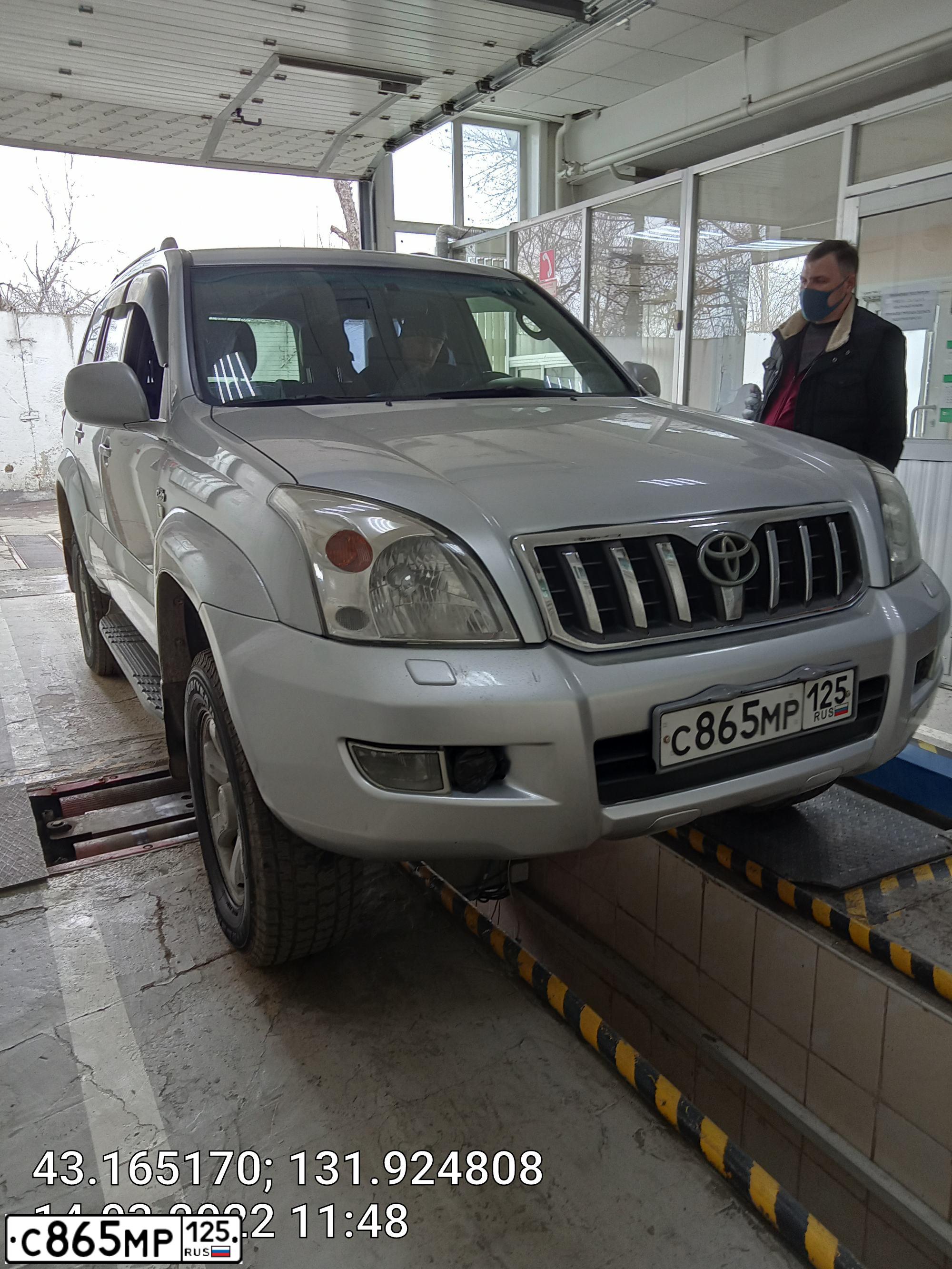 Фото автомобиля KIA RIO, 2009 — госномер Р082УУ60. Цвет: БЕЖЕВЫЙ