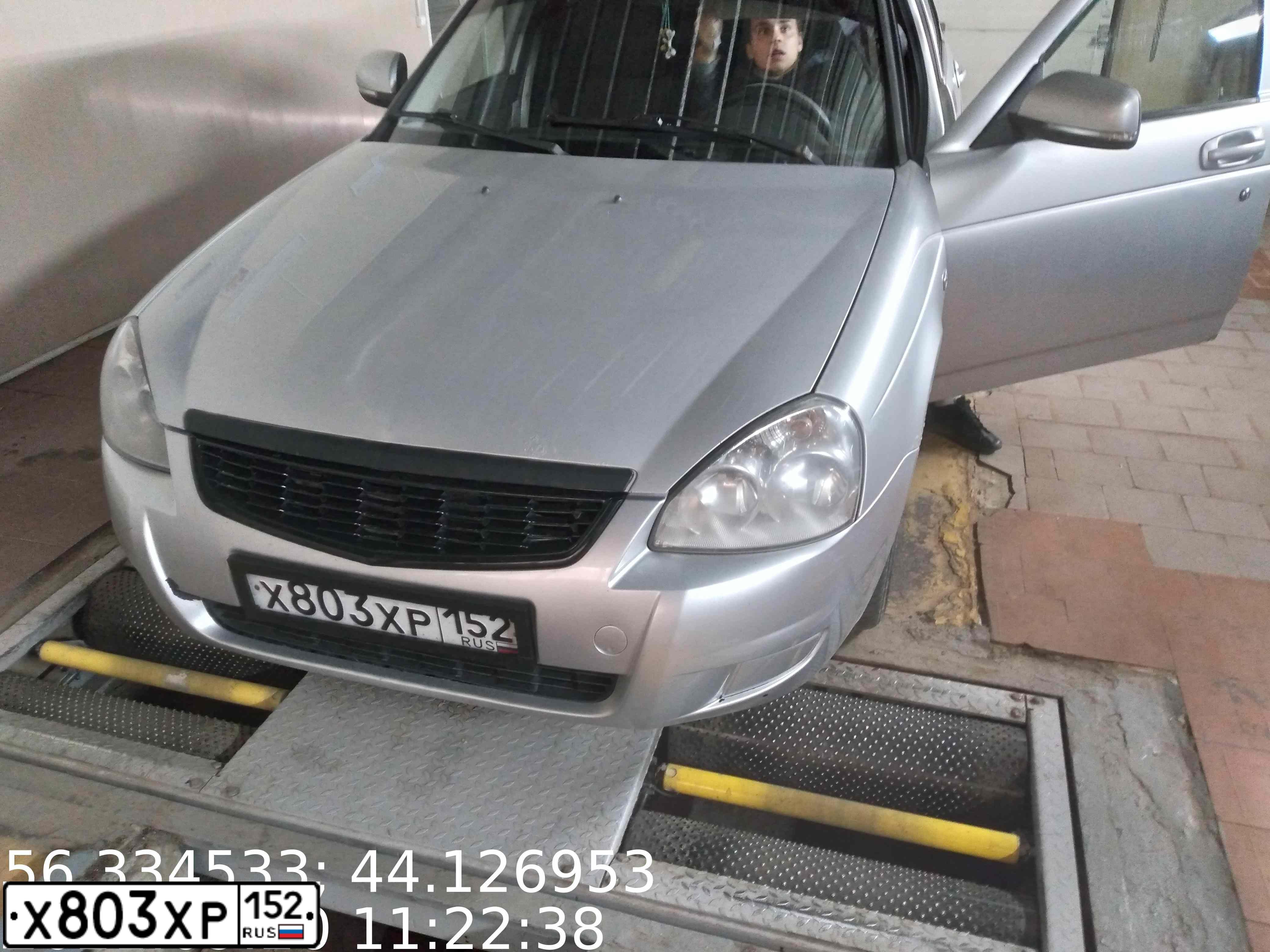 Фото автомобиля LADA 2172 PRIORA, 2012 — госномер Х803ХР152. Цвет: СВЕТЛО-СЕРЫЙ