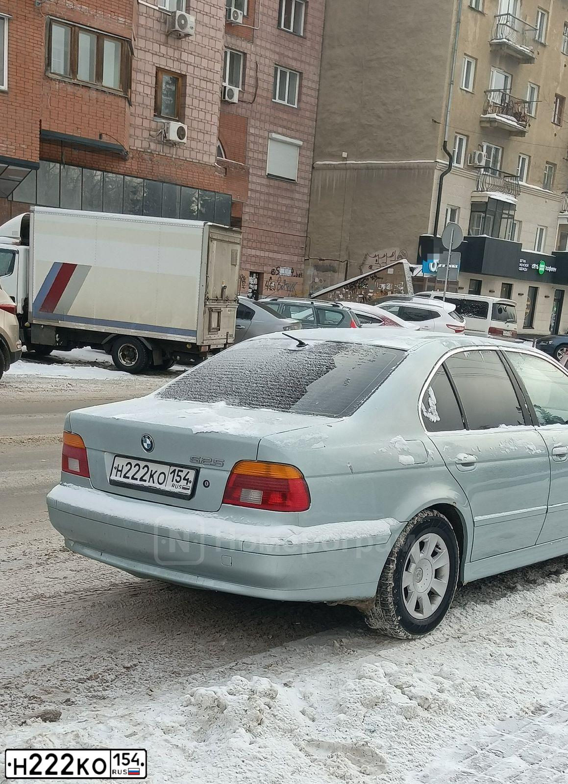 Фото автомобиля BMW SERIE 5, 2002 — госномер Н222КО154. Цвет: СВЕТЛО-САЛАТОВЫЙ