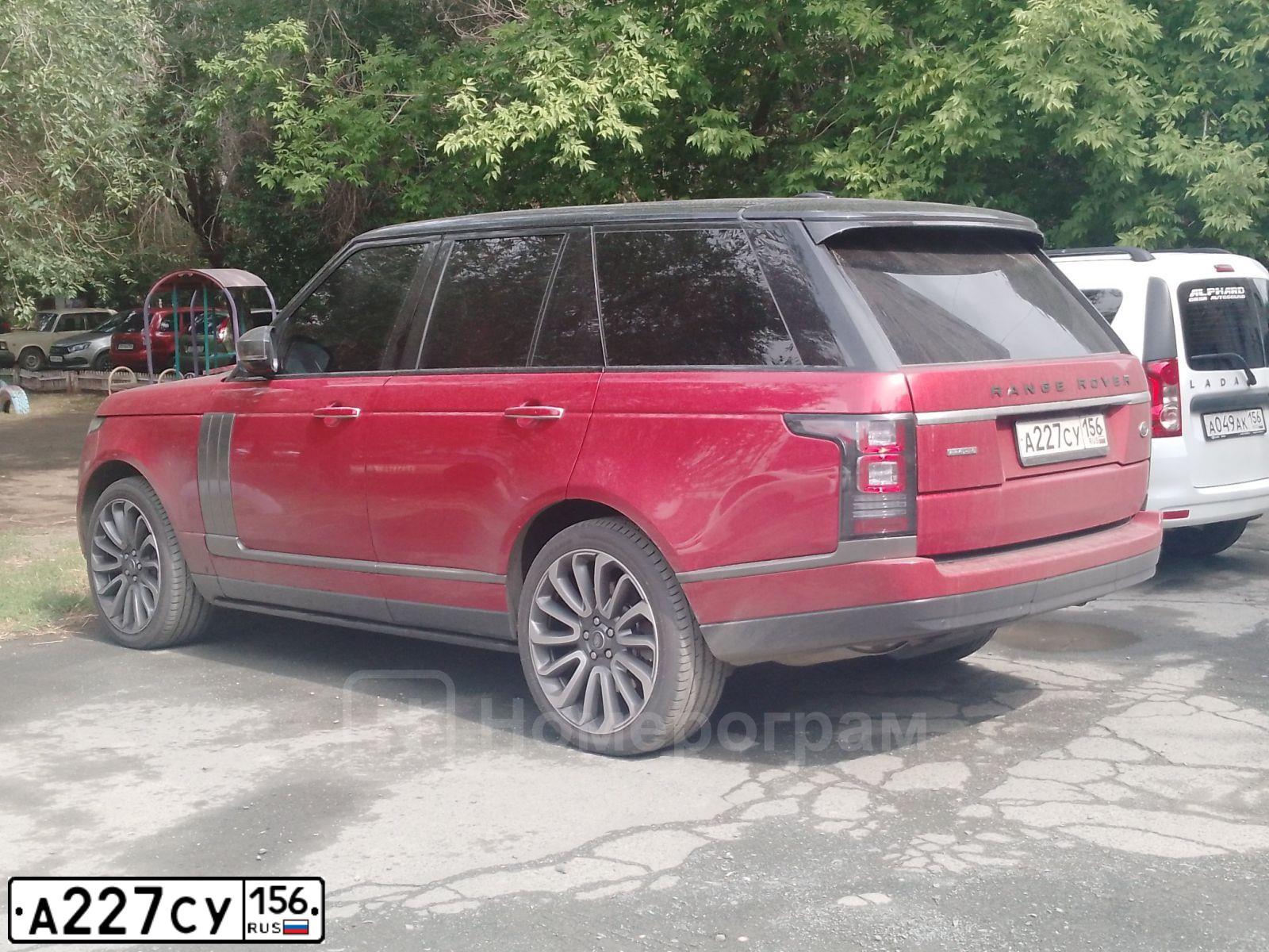 Фото автомобиля LANDROVER RANGE ROVER, 2013 — госномер А227СУ156. Цвет: Красный
