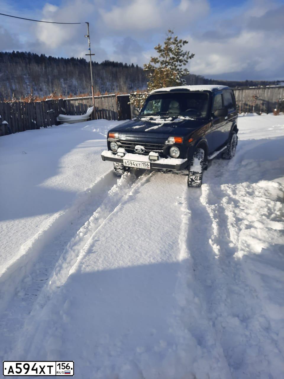 Фото автомобиля LADA 2121 NIVA, 2014 — госномер У900КС56. Цвет: Темно-зеленый