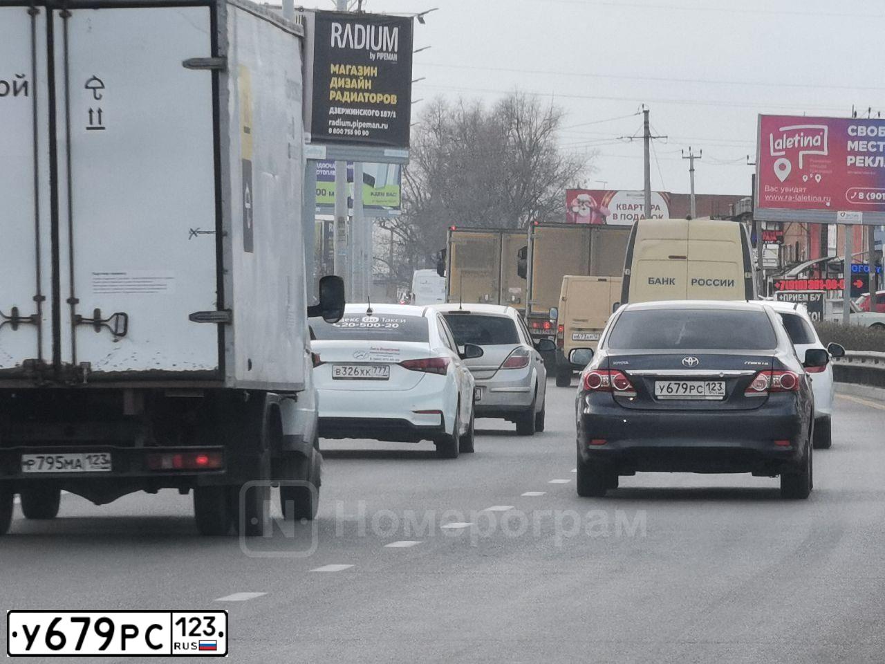 Фото автомобиля TOYOTA COROLLA, 2011 — госномер У679РС123. Цвет: СЕРЫЙ
