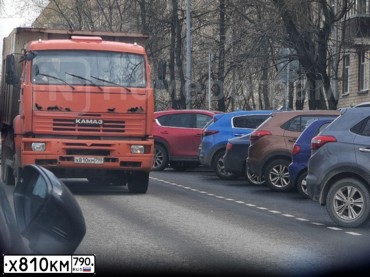 Фото автомобиля KAMAZ 6520 /6X4/, 2013 — госномер Х810КМ790. Цвет: Оранжевый