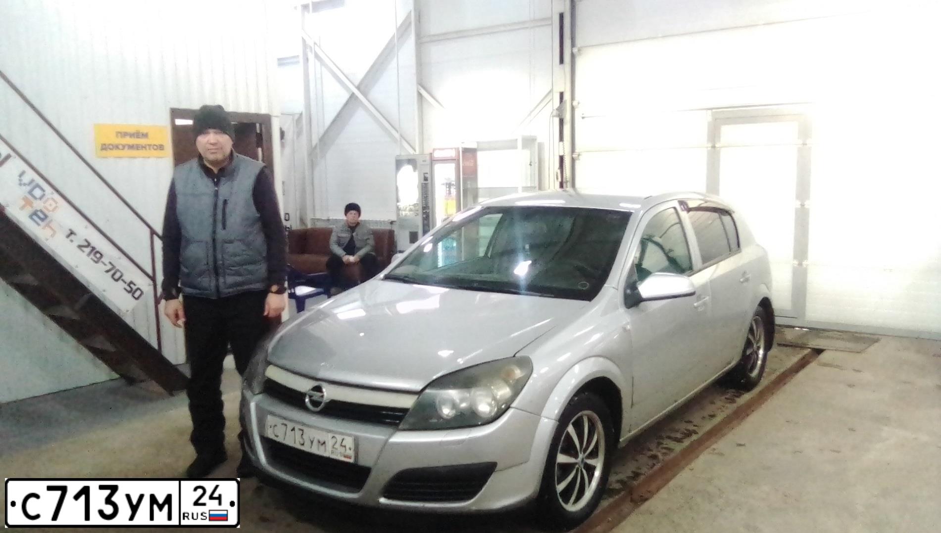 Фото автомобиля OPEL ASTRA, 2005 — госномер С713УМ24. Цвет: СЕРЕБРИСТЫЙ
