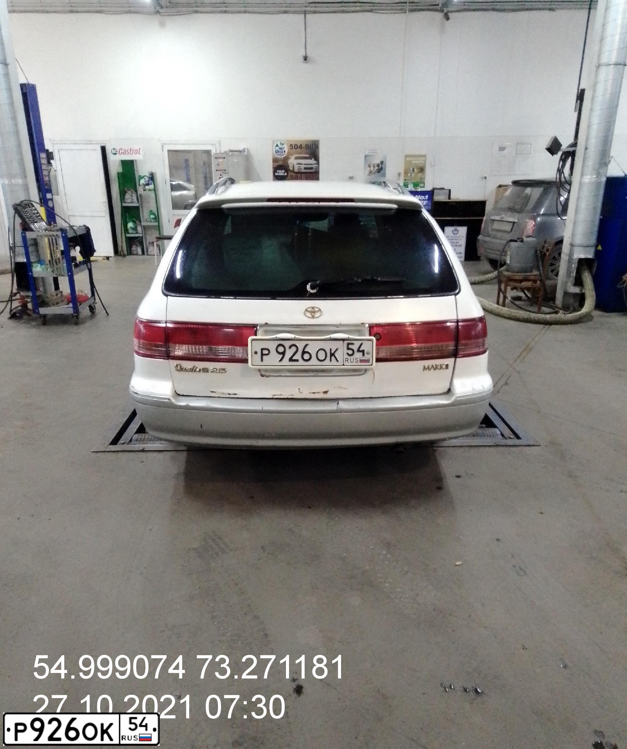 Фото автомобиля TOYOTA MARK II, 2000 — госномер Р926ОК54