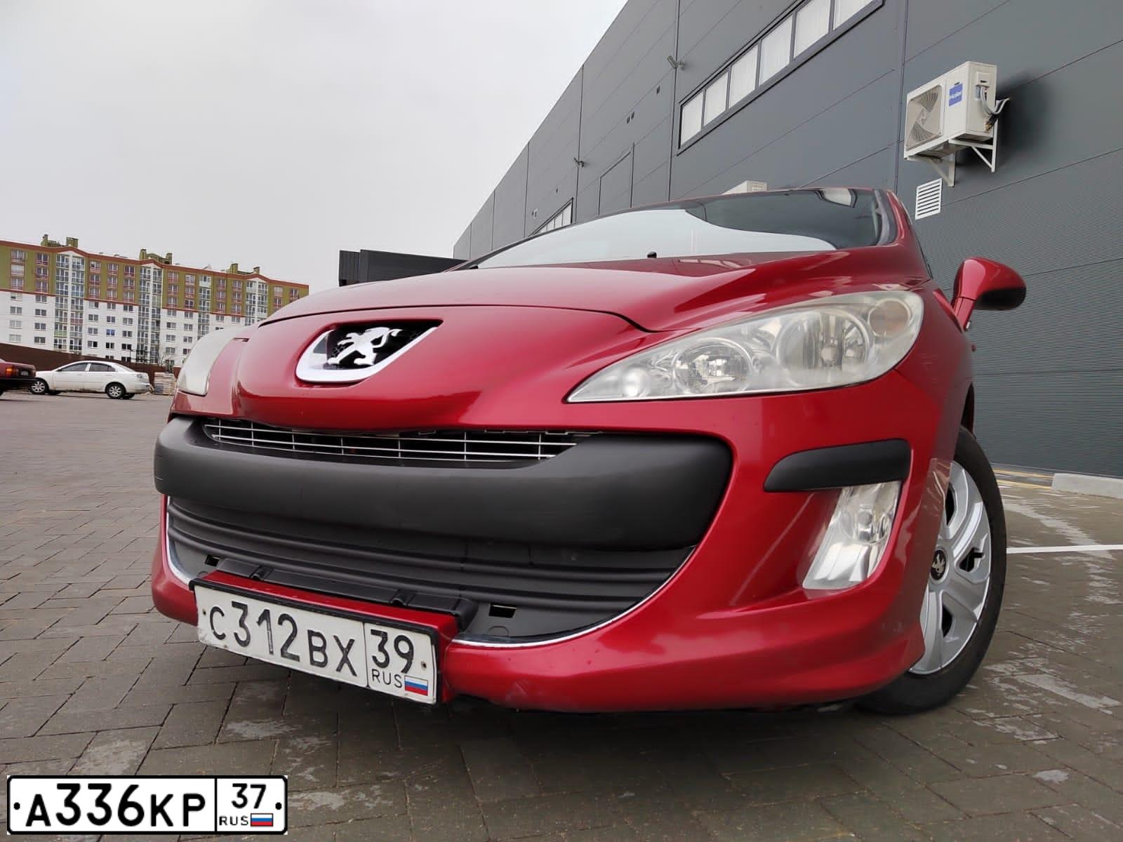 Фото автомобиля PEUGEOT 308, 2010 — госномер С312ВХ39. Цвет: Красный