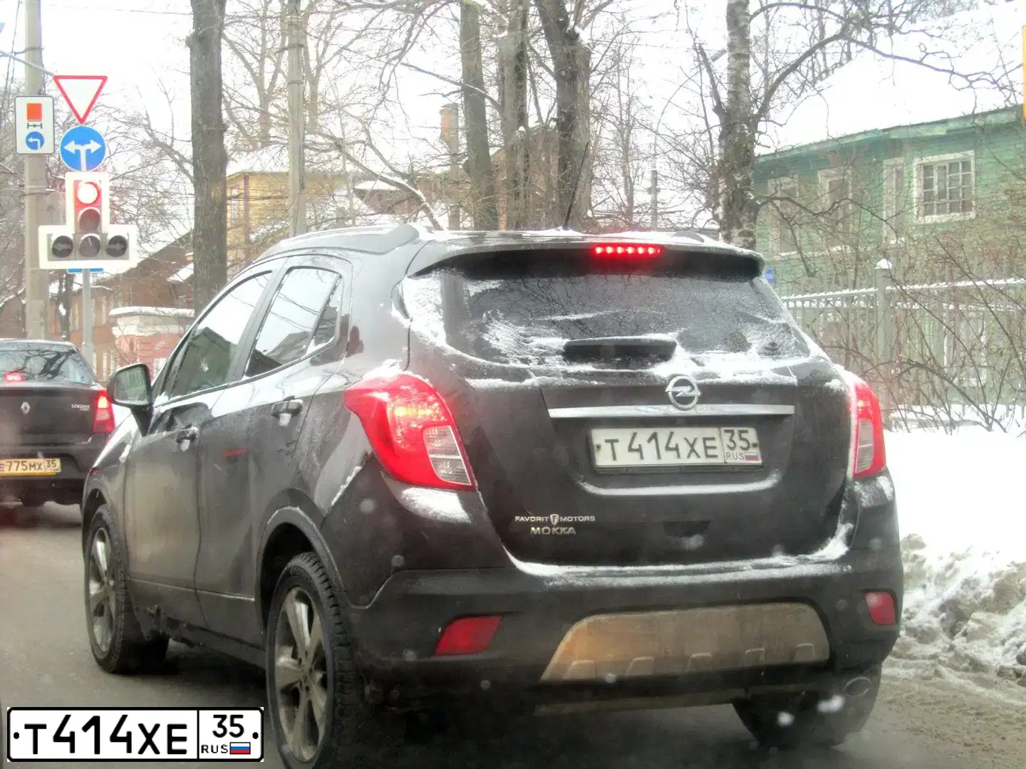 Фото автомобиля OPEL MOKKA, 2014 — госномер Т414ХЕ35. Цвет: КОРИЧНЕВЫЙ
