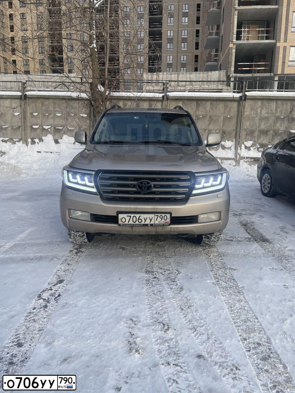 Фото автомобиля TOYOTA LANDCRUISER 200, 2008 — госномер Х896ВЕ180. Цвет: ЗОЛОТИСТЫЙ