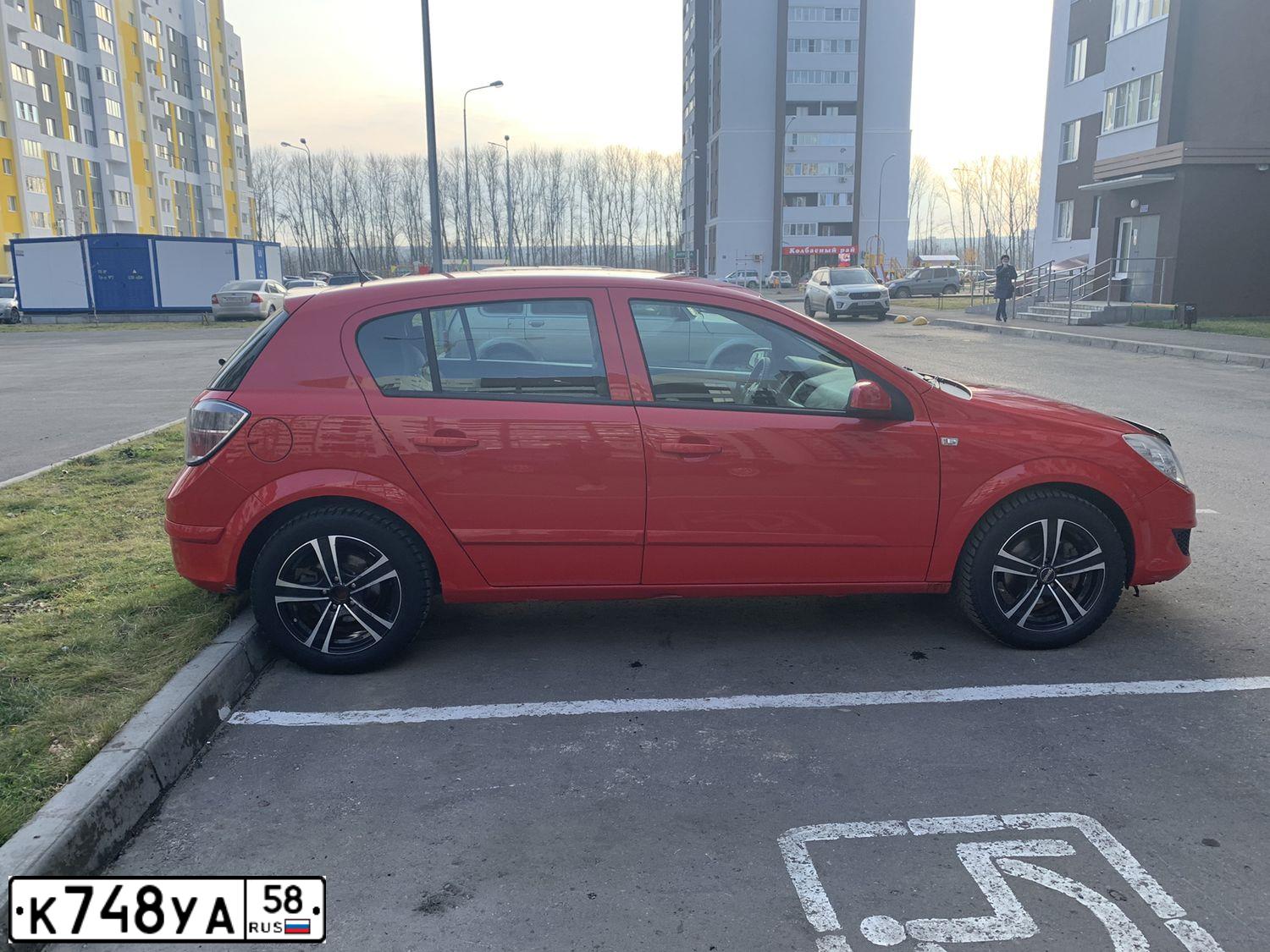Фото автомобиля OPEL ASTRA, 2007 — госномер С820ЕК58. Цвет: Красный