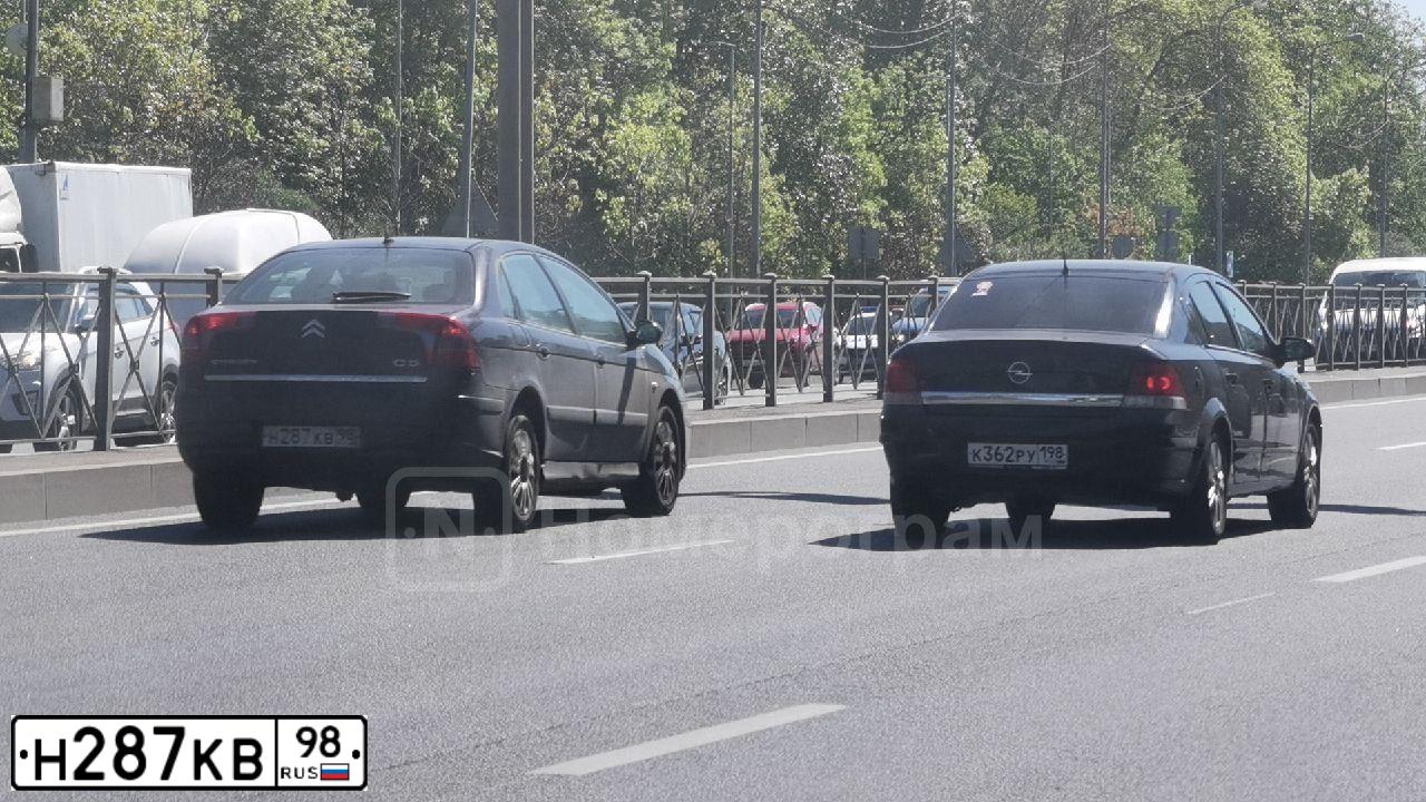 Фото автомобиля CITROEN C5, 2006 — госномер Н287КВ98. Цвет: ТЕМНО-КОРИЧНЕВЫЙ