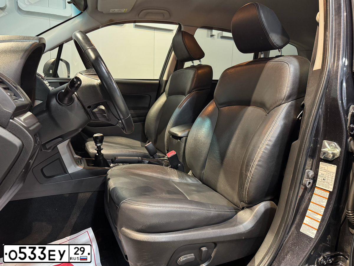 Фото автомобиля SUBARU FORESTER, 2014 — госномер Т543ВН178. Цвет: ТЕМНО-СЕРЫЙ