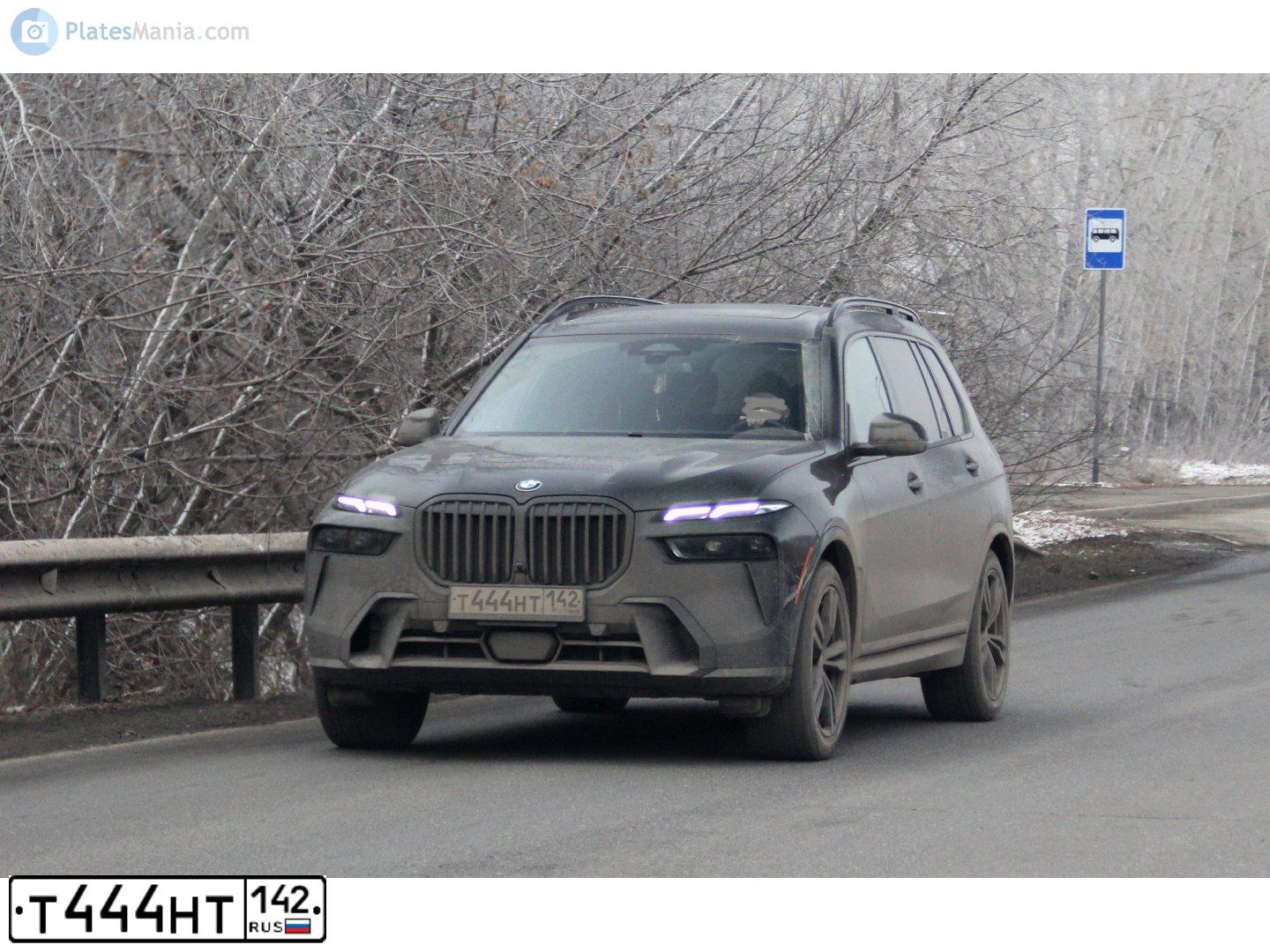 Фото автомобиля BMW X7 XDRIVE 40I, 2022 — госномер Т444НТ142. Цвет: ЧЕРНЫЙ