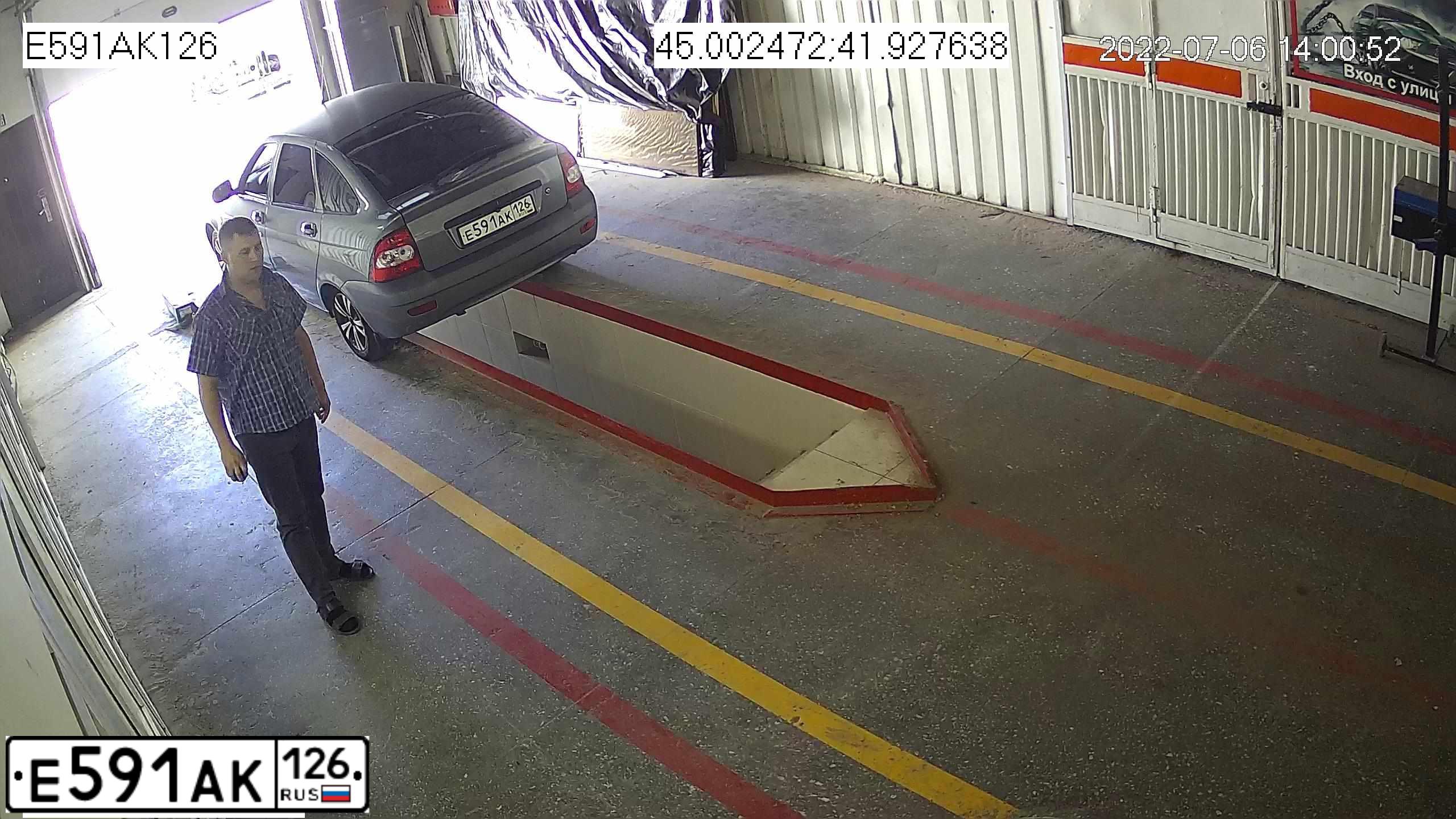 Фото автомобиля LADA 2172 PRIORA, 2011 — госномер Е591АК126. Цвет: СРЕДНИЙ СЕРО-ЗЕЛЕНЫЙ МЕТ.