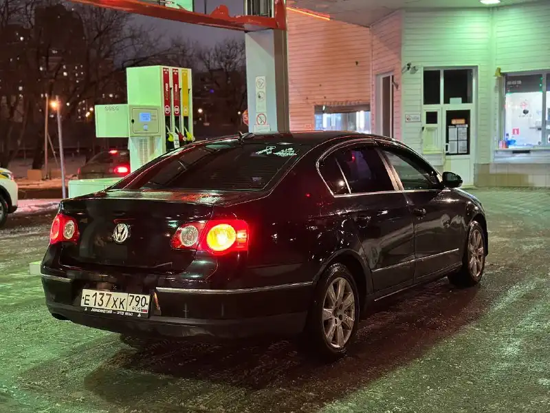 Фото автомобиля VOLKSWAGEN PASSAT, 2005 — госномер Р707МЕ82. Цвет: ЧЕРНЫЙ