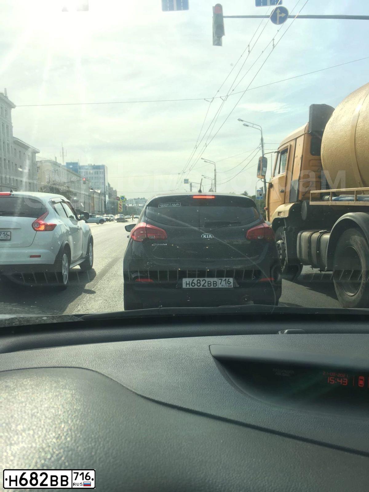 Фото автомобиля KIA CEE'D, 2014 — госномер У005ВУ116. Цвет: ЧЕРНЫЙ ПЕРЛАМУТР