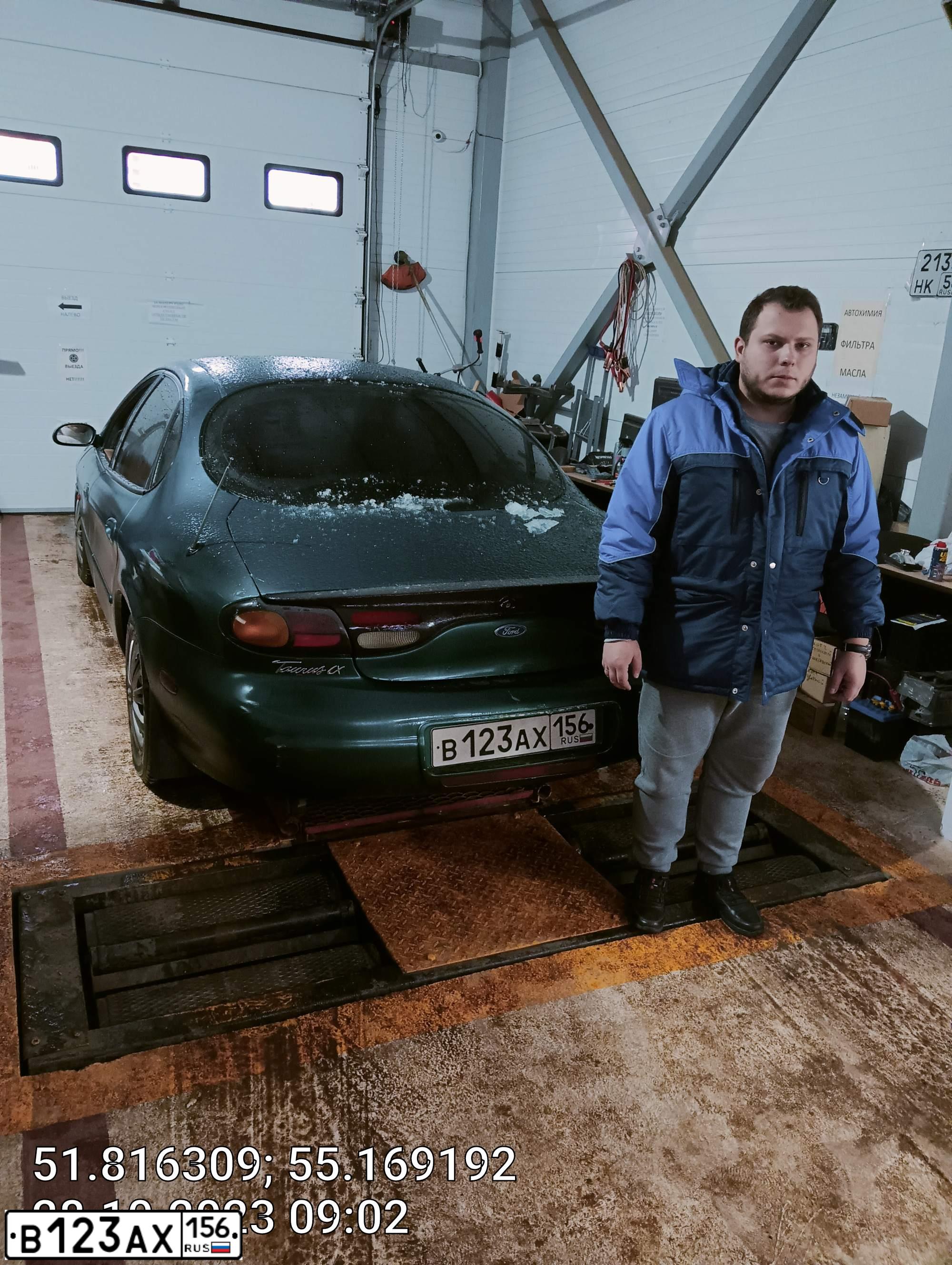 Фото автомобиля FORD TAURUS, 1997 — госномер В777АР156. Цвет: ЗЕЛЕНЫЙ