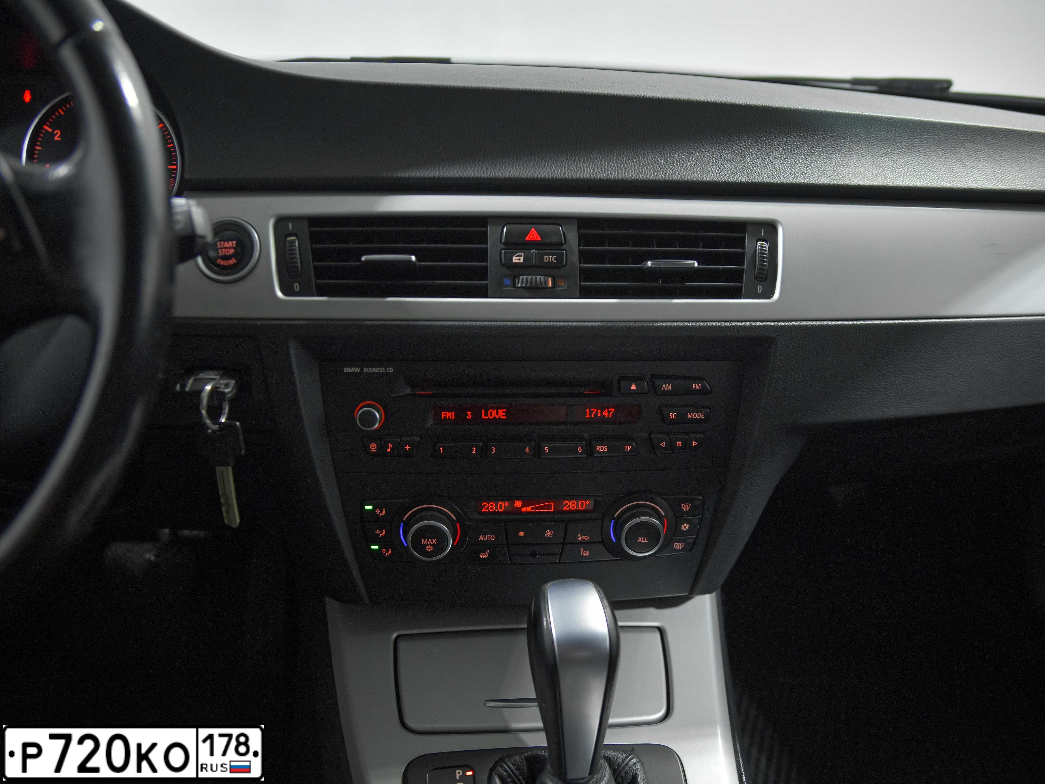 Фото автомобиля BMW 318I, 2010 — госномер У830ВО198