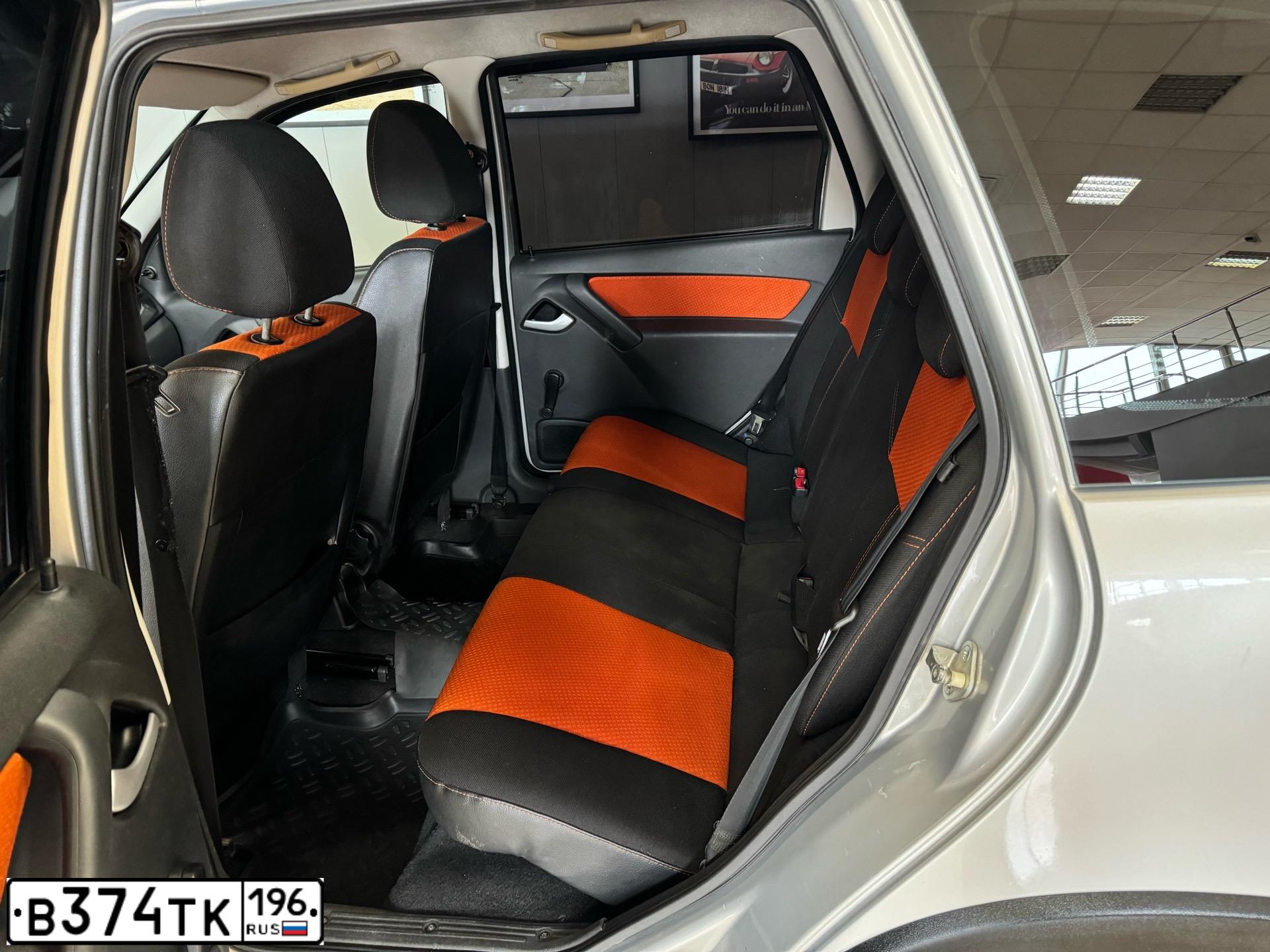 Фото автомобиля LADA 2194 KALINA, 2015 — госномер В374ТК196. Цвет: СЕРЕБРИСТЫЙ