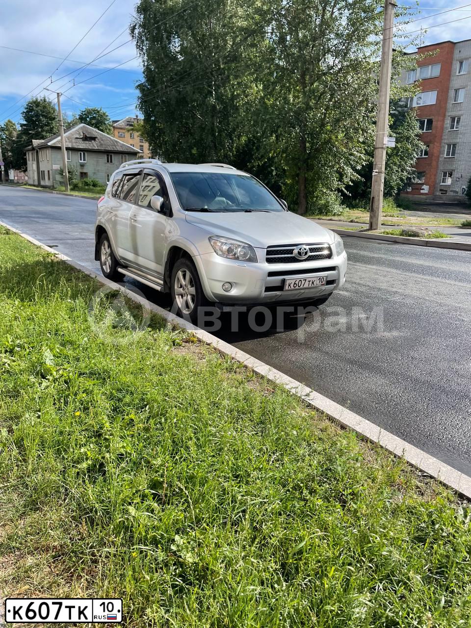 Фото автомобиля TOYOTA RAV4, 2008 — госномер К607ТК10. Цвет: серебристый