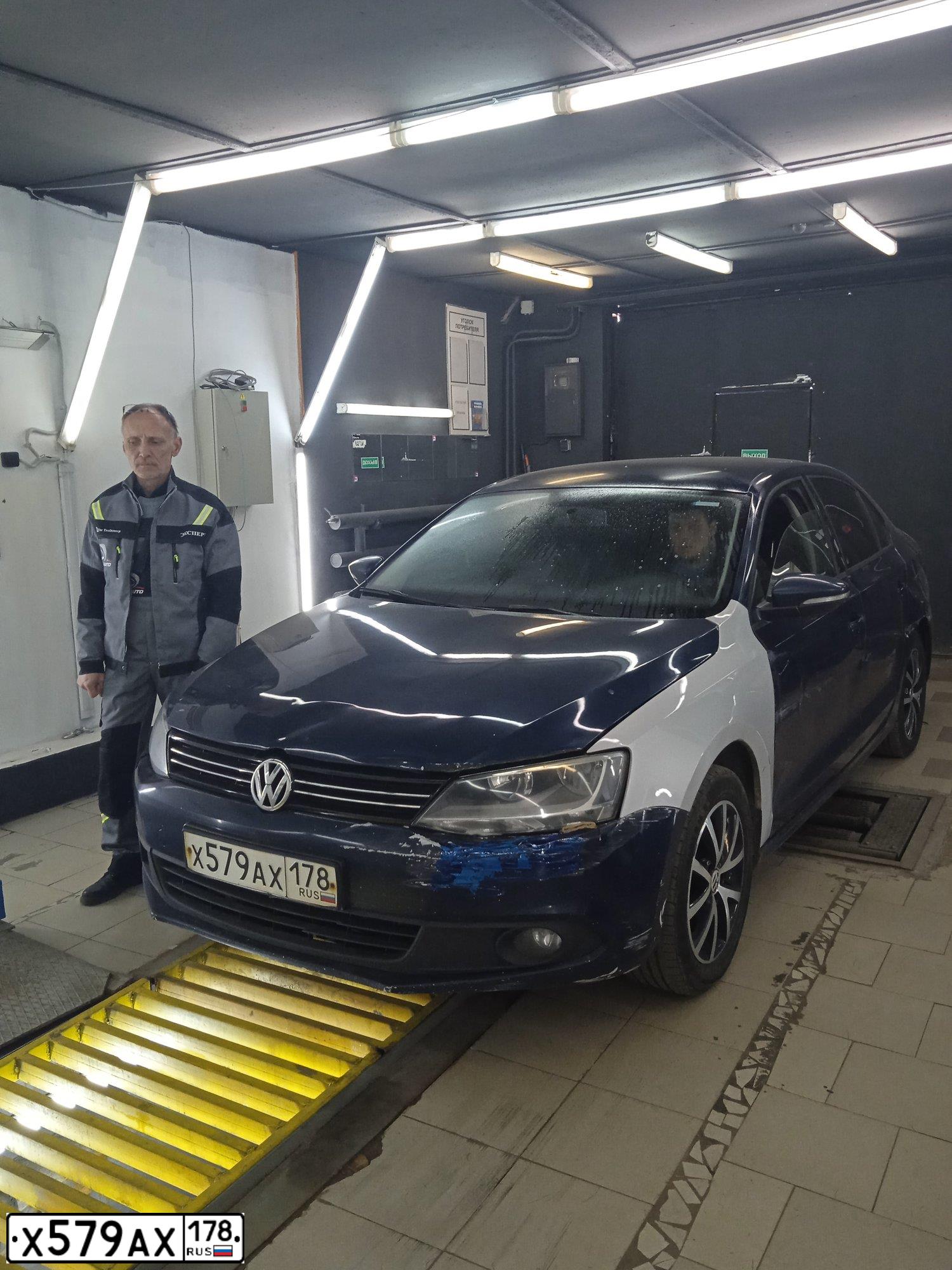 Фото автомобиля VOLKSWAGEN JETTA, 2012 — госномер Х381ХР197. Цвет: синий
