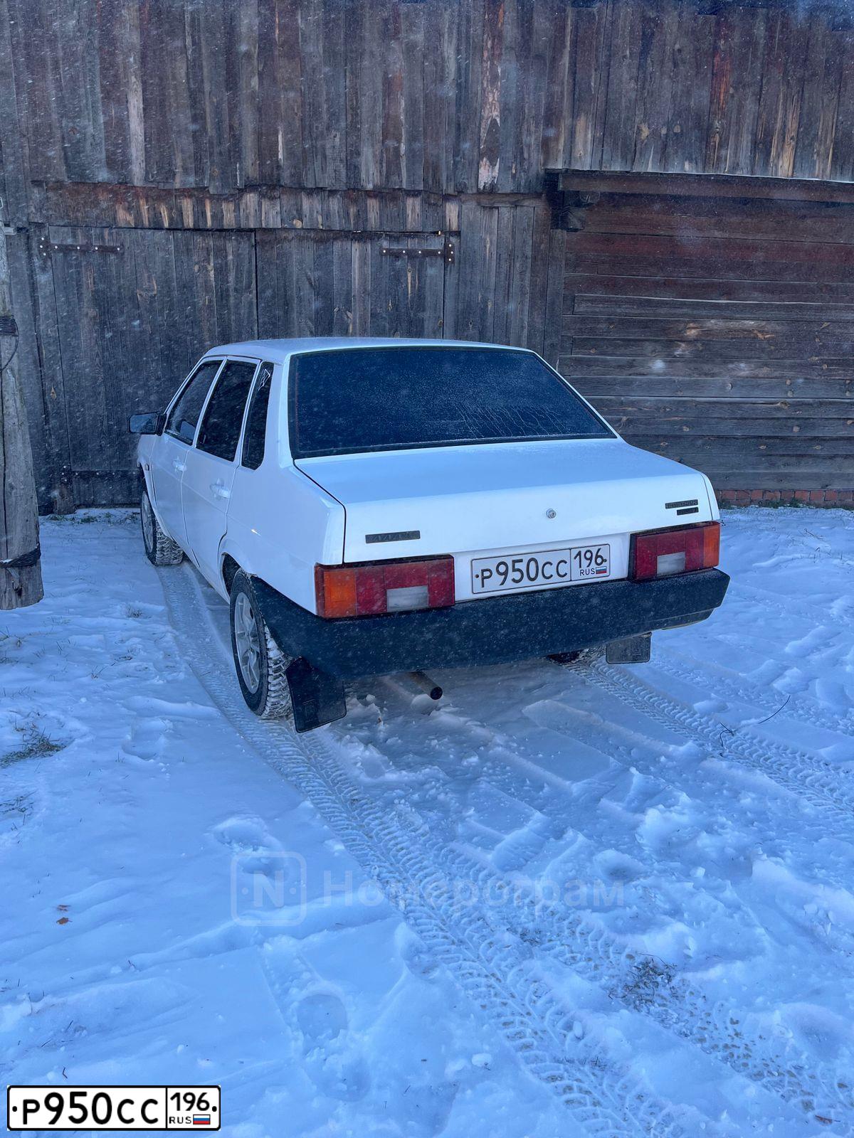 Фото автомобиля LADA 2109 SAMARA, 2001 — госномер Р950СС196. Цвет: Белый