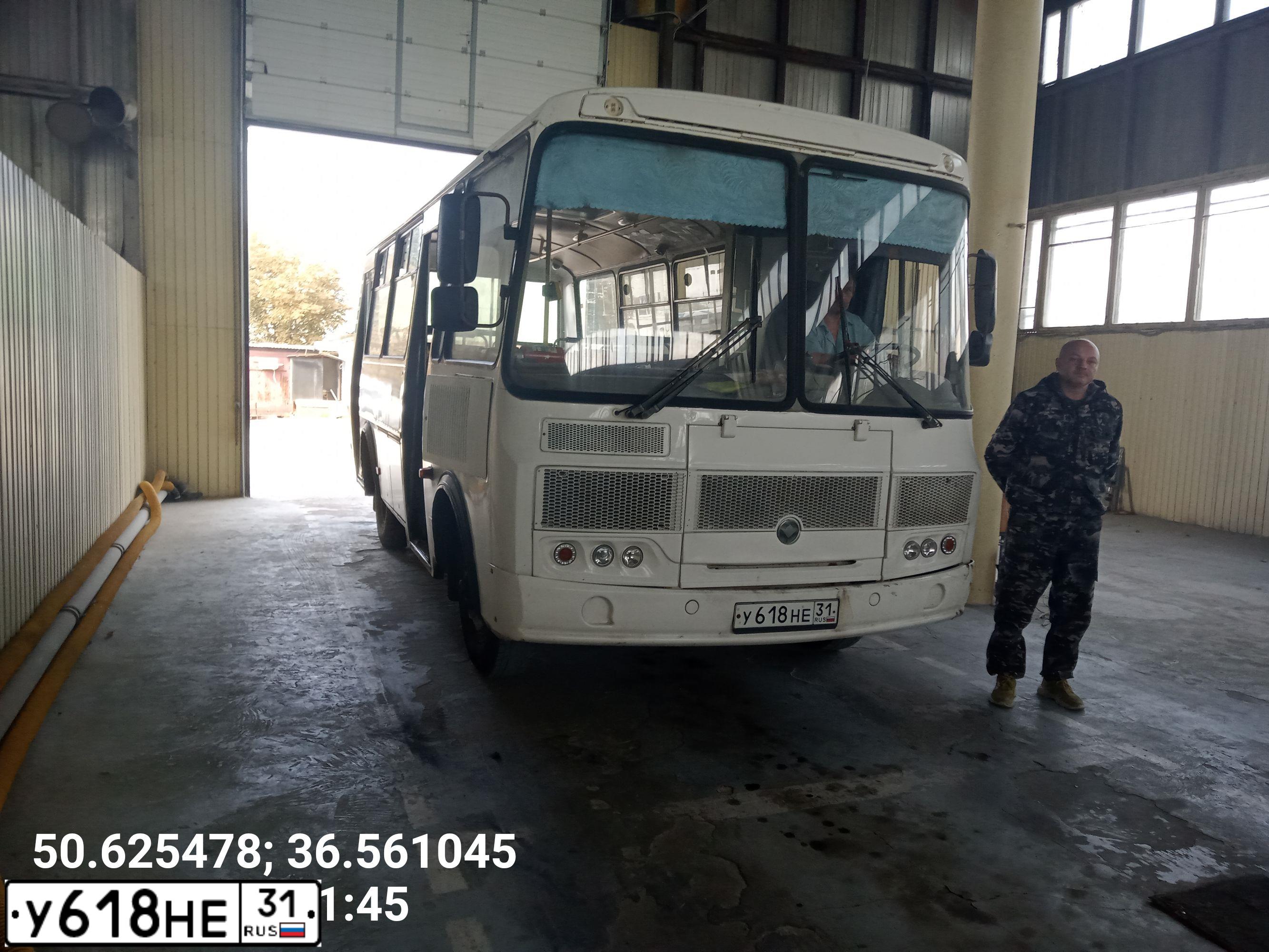 Фото автомобиля PAZ 3205, 2016 — госномер У618НЕ31. Цвет: Белый