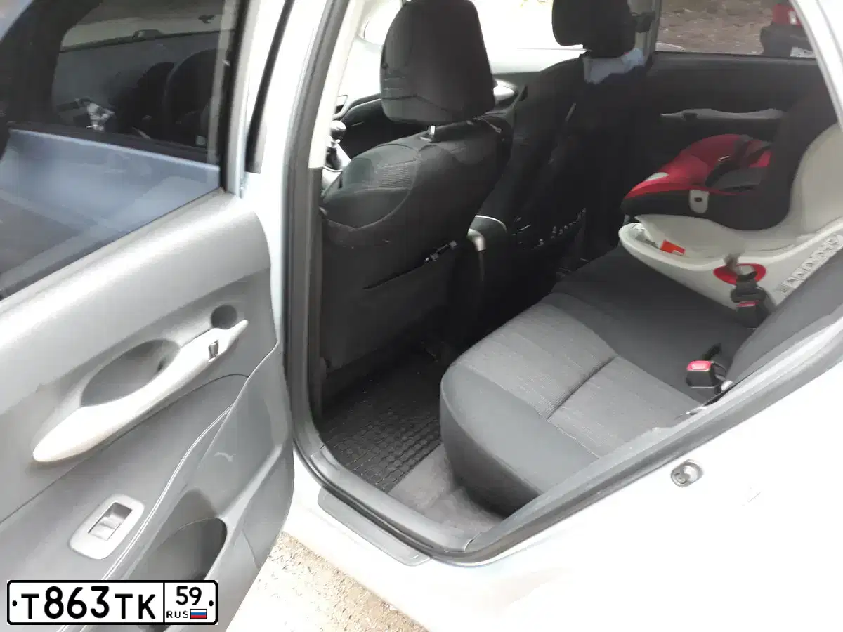 Фото автомобиля TOYOTA AURIS, 2009 — госномер Р707РЕ159. Цвет: СВЕТЛО-ГОЛУБОЙ