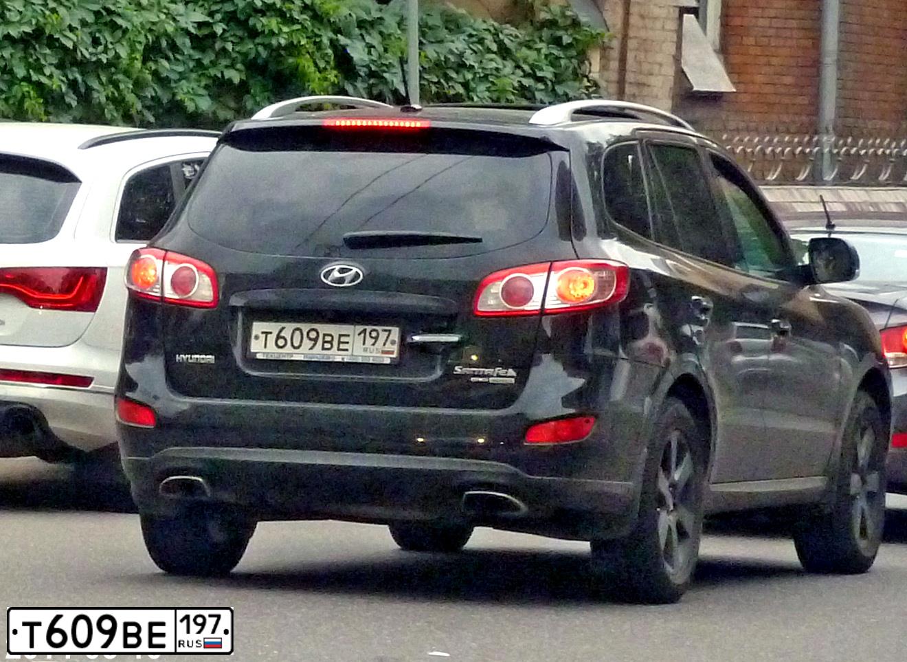 Фото автомобиля HYUNDAI SANTA FE, 2010 — госномер Т609ВЕ197. Цвет: ЧЕРНЫЙ