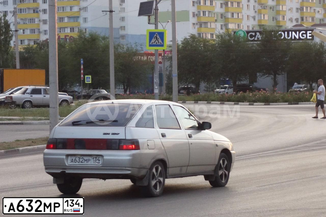 Фото автомобиля LADA 2112, 2005 — госномер А632МР134. Цвет: СЕРЕБРИСТО-БЕЖЕВЫЙ
