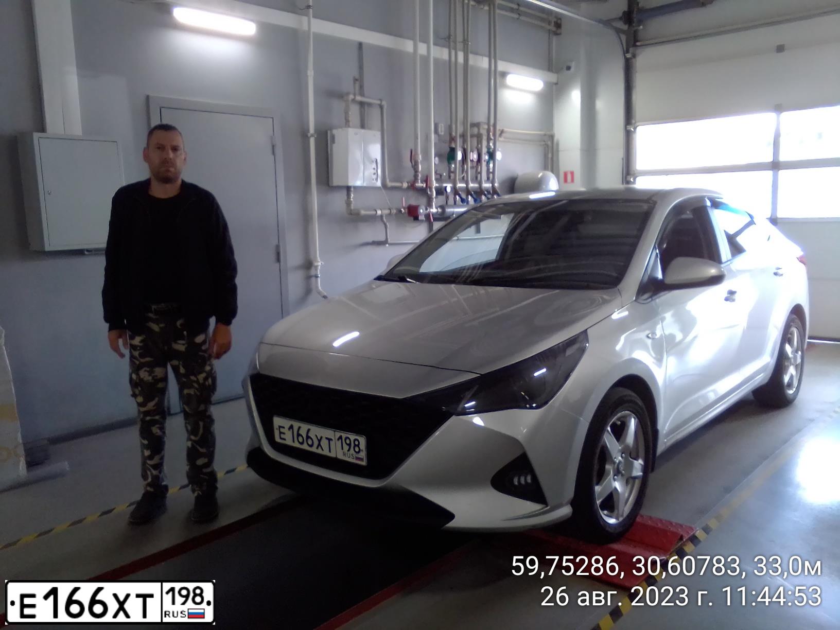 Фото автомобиля HYUNDAI SOLARIS, 2020 — госномер Е166ХТ198. Цвет: СЕРЫЙ