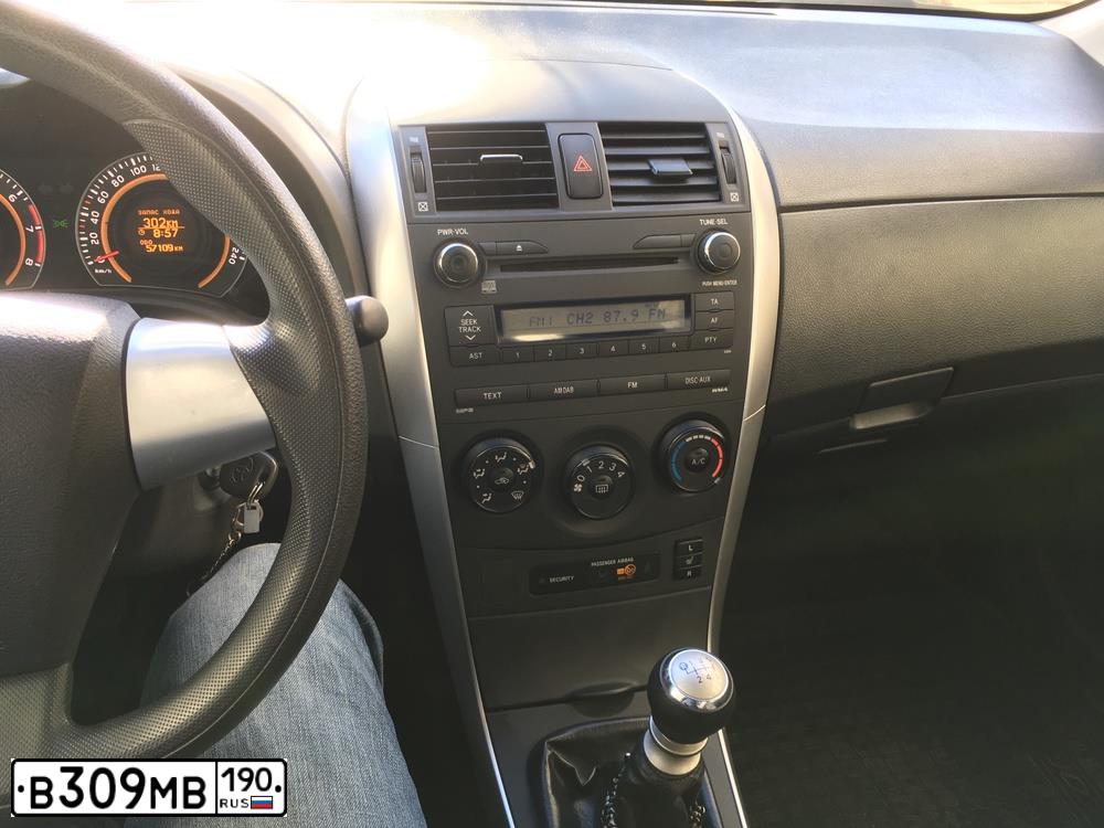 Фото автомобиля TOYOTA COROLLA, 2010 — госномер В309МВ190. Цвет: Серебристый