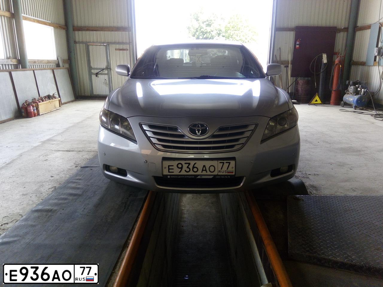 Фото автомобиля TOYOTA CAMRY, 2007 — госномер К281УУ21. Цвет: Серебристый