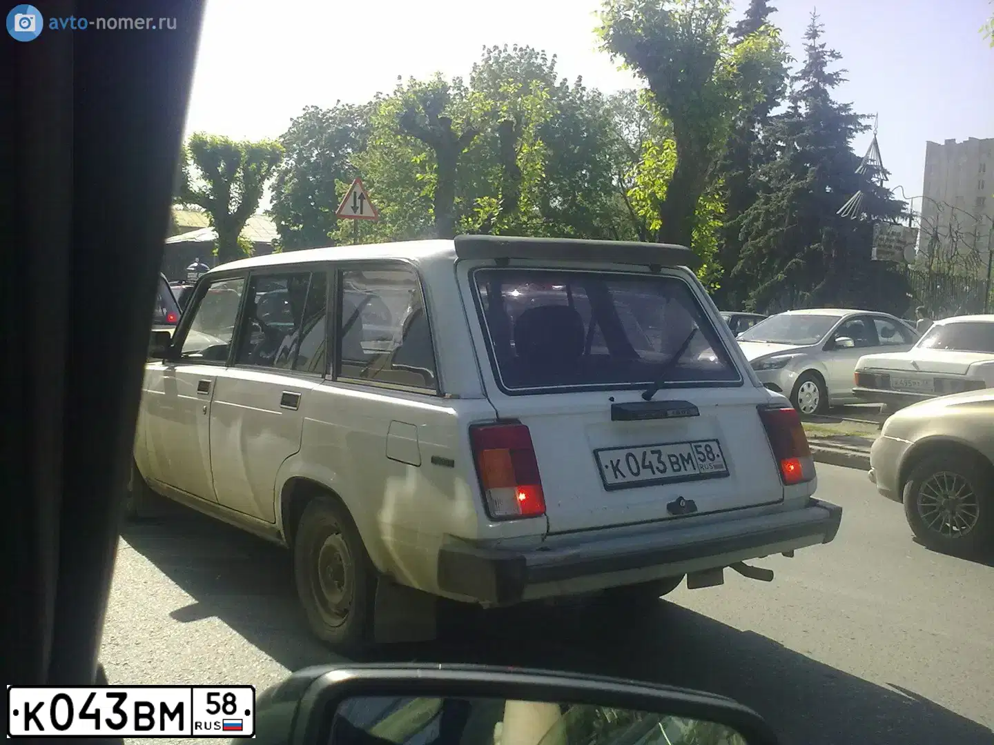 Фото автомобиля VAZ 2104 LADA, 2003 — госномер Е485ЕР58. Цвет: ЯРКО-БЕЛЫЙ