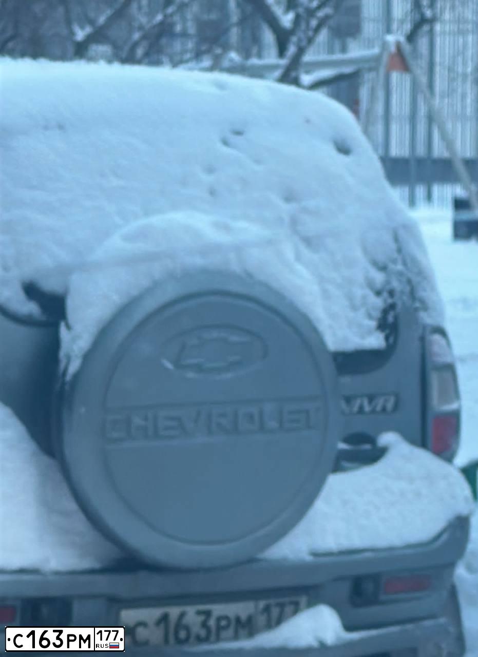 Фото автомобиля CHEVROLET NIVA, 2007 — госномер С163РМ177. Цвет: ТЕМНО-СЕРЫЙ