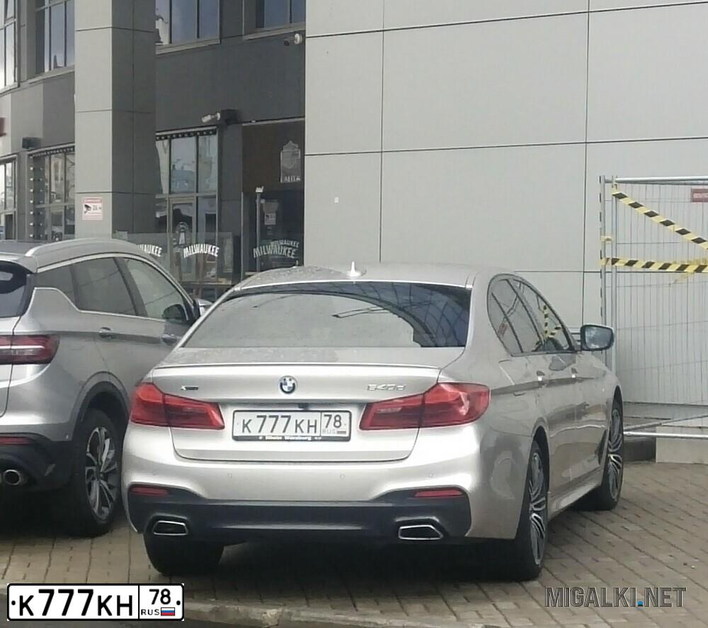 Фото автомобиля LADA 2115 SAMARA, 2005 — госномер Р888АА78. Цвет: СРЕДНИЙ СЕРО-ЗЕЛЕНЫЙ МЕТ