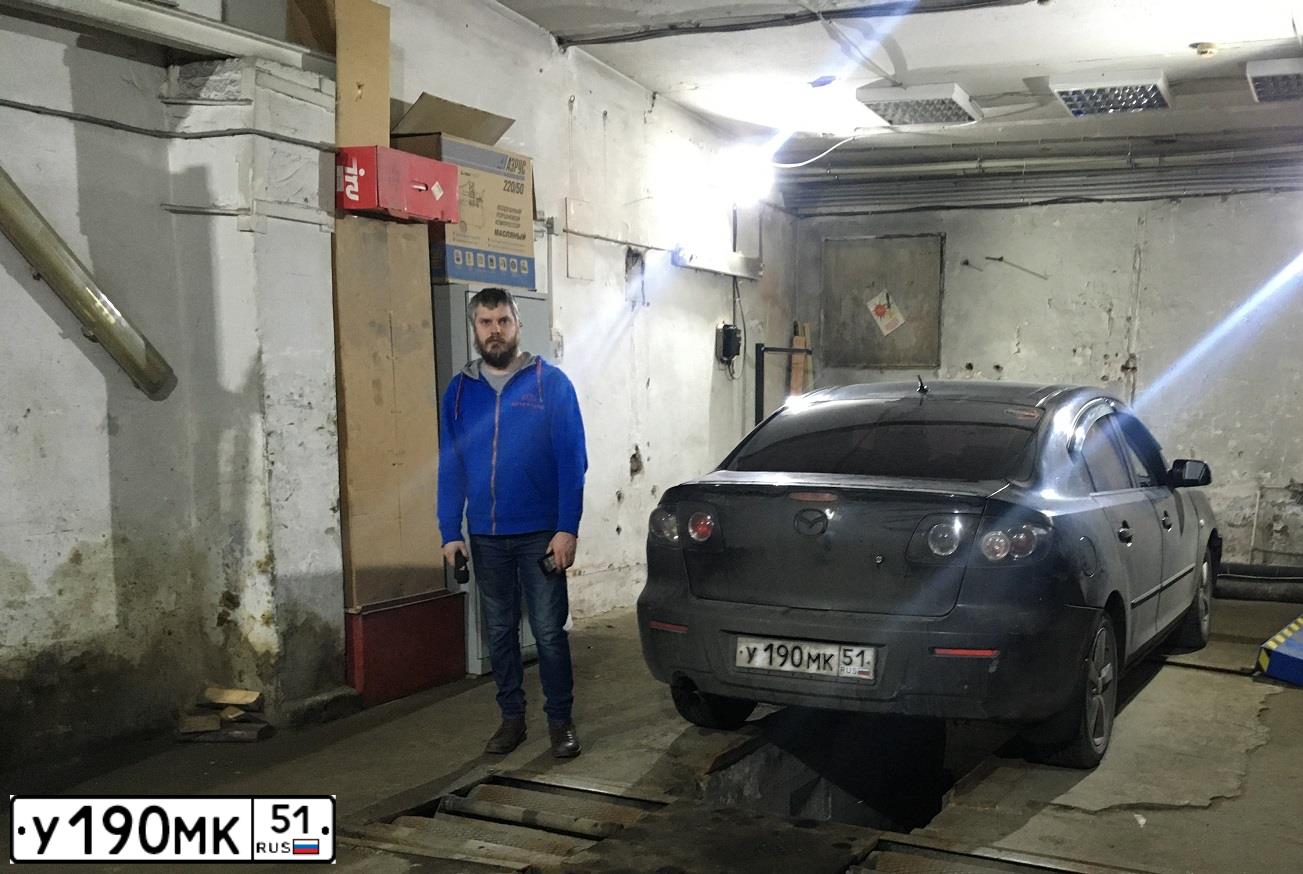 Фото автомобиля MAZDA 3, 2006 — госномер К333ЕР51. Цвет: ЧЕРНЫЙ