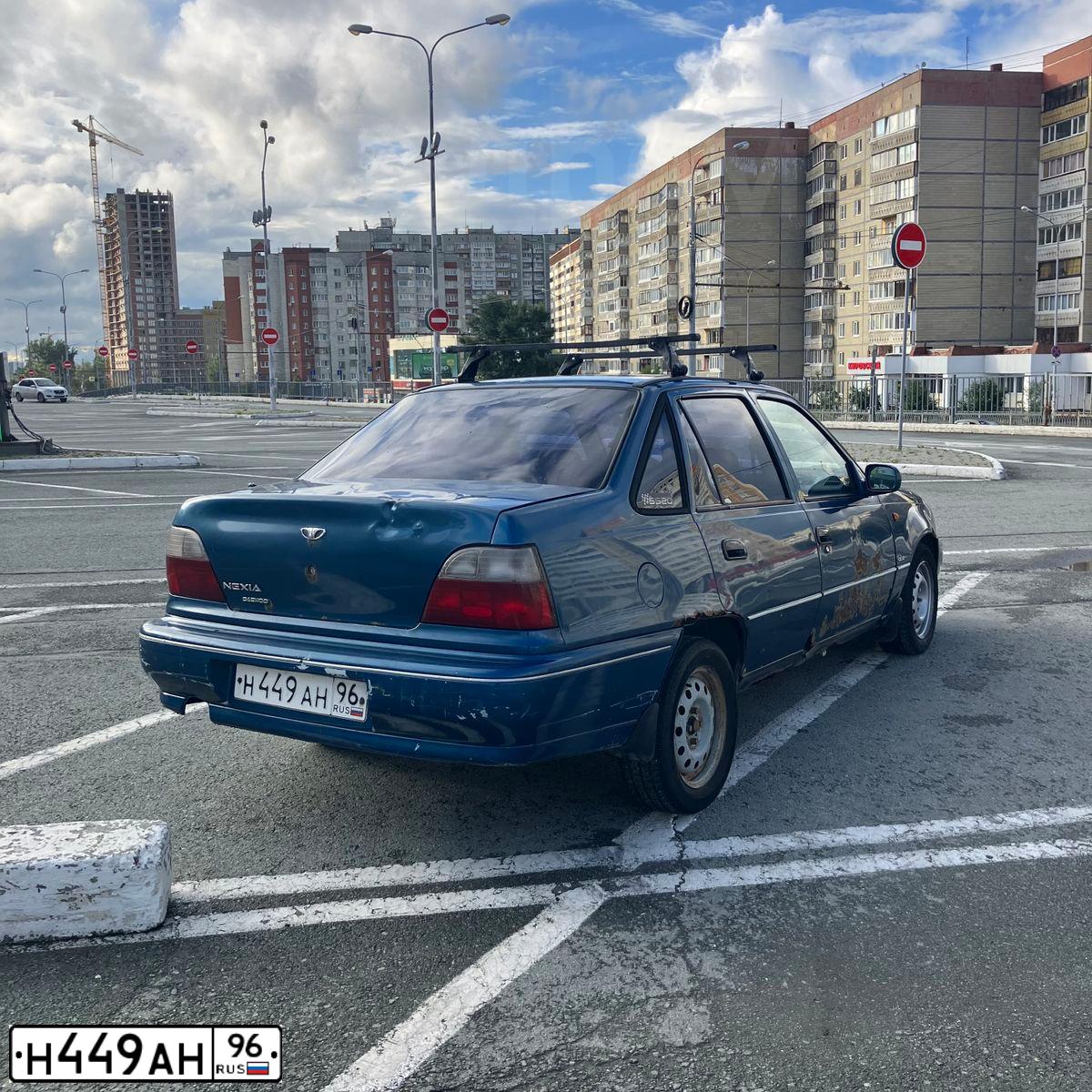 Фото автомобиля DAEWOO NEXIA, 2000 — госномер Н449АН96. Цвет: ТЕМНО-СИНИЙ