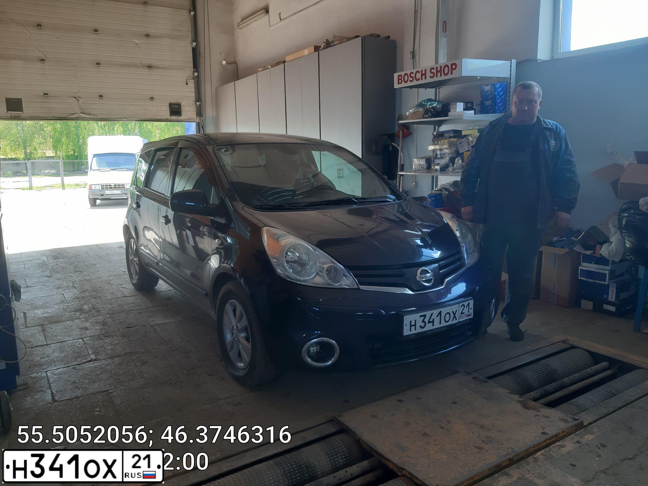 Фото автомобиля NISSAN NOTE, 2013 — госномер Н341ОХ21. Цвет: Темно-синий