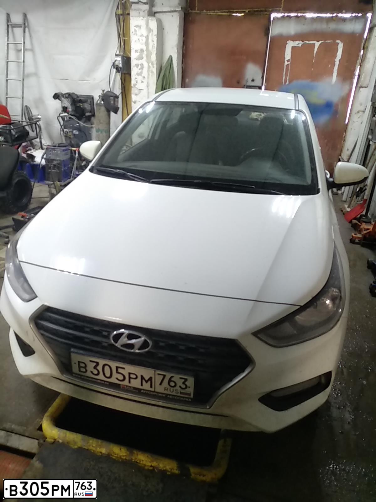 Фото автомобиля HYUNDAI SOLARIS, 2018 — госномер Х062СА05. Цвет: Белый