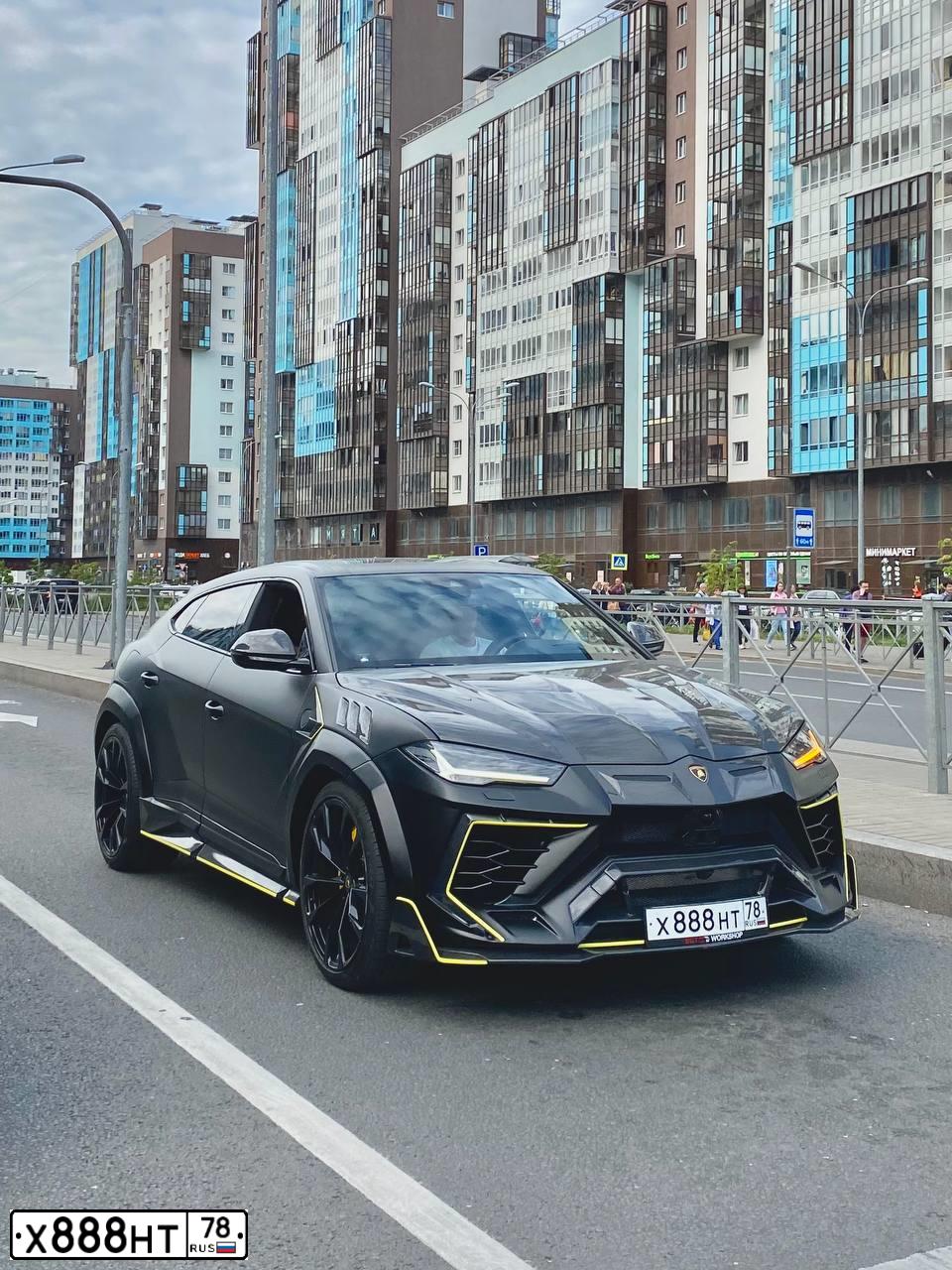 Фото автомобиля LAMBORGHINI URUS, 2022 — госномер А111АХ193. Цвет: ЧЕРНЫЙ