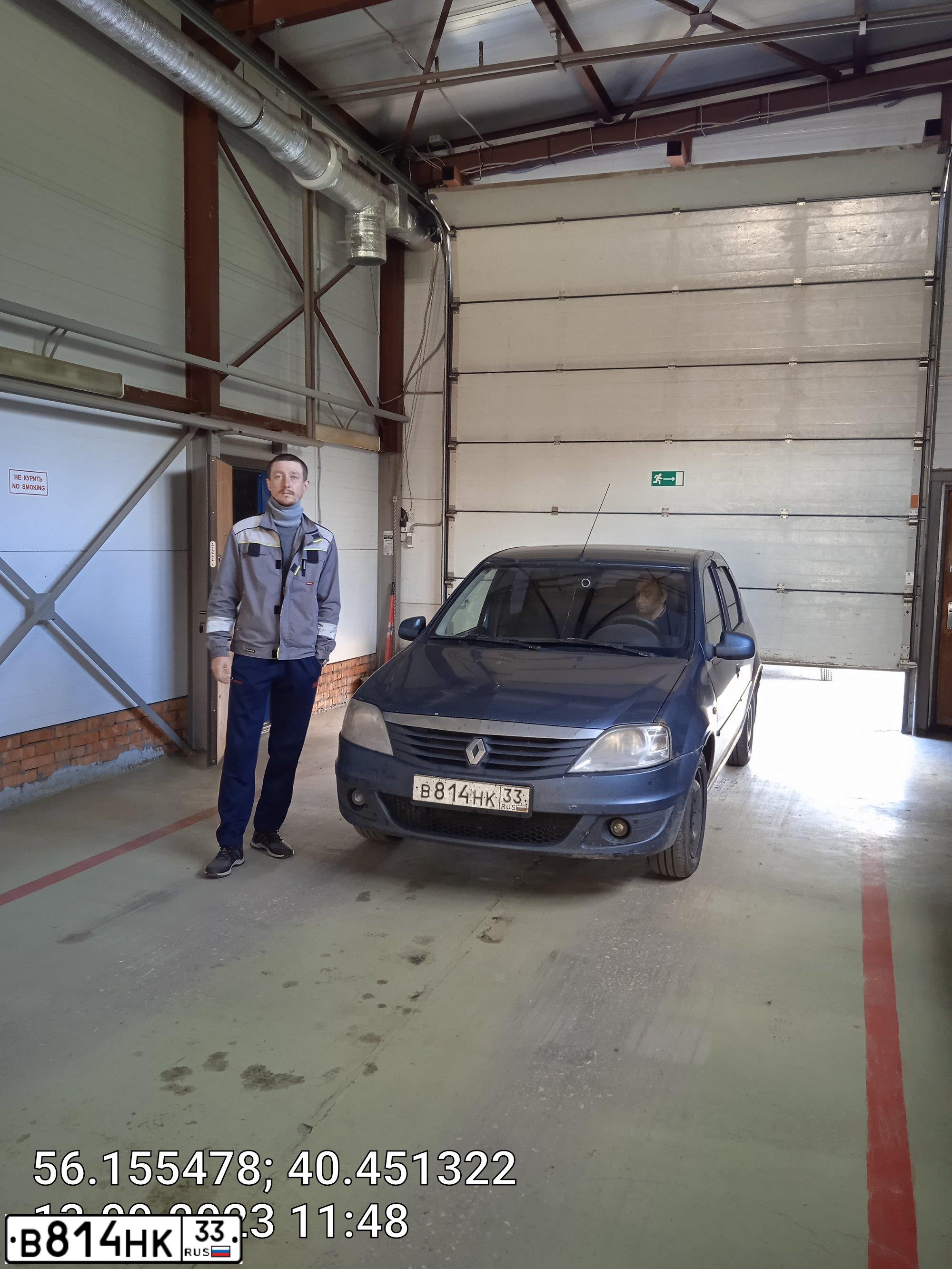 Фото автомобиля RENAULT LOGAN, 2010 — госномер В814НК33. Цвет: СИНИЙ