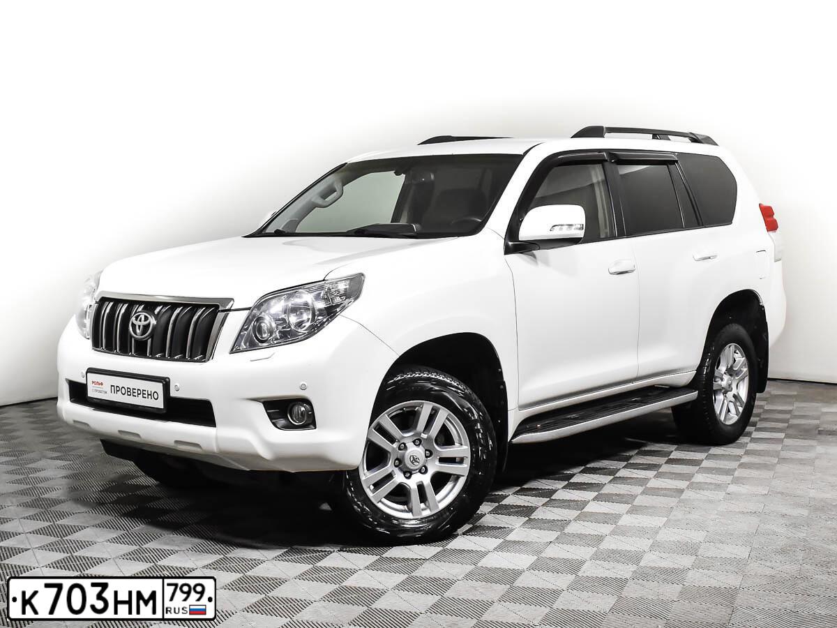 Фото автомобиля TOYOTA LAND CRUISER 150, 2012 — госномер У216ХС790. Цвет: Белый