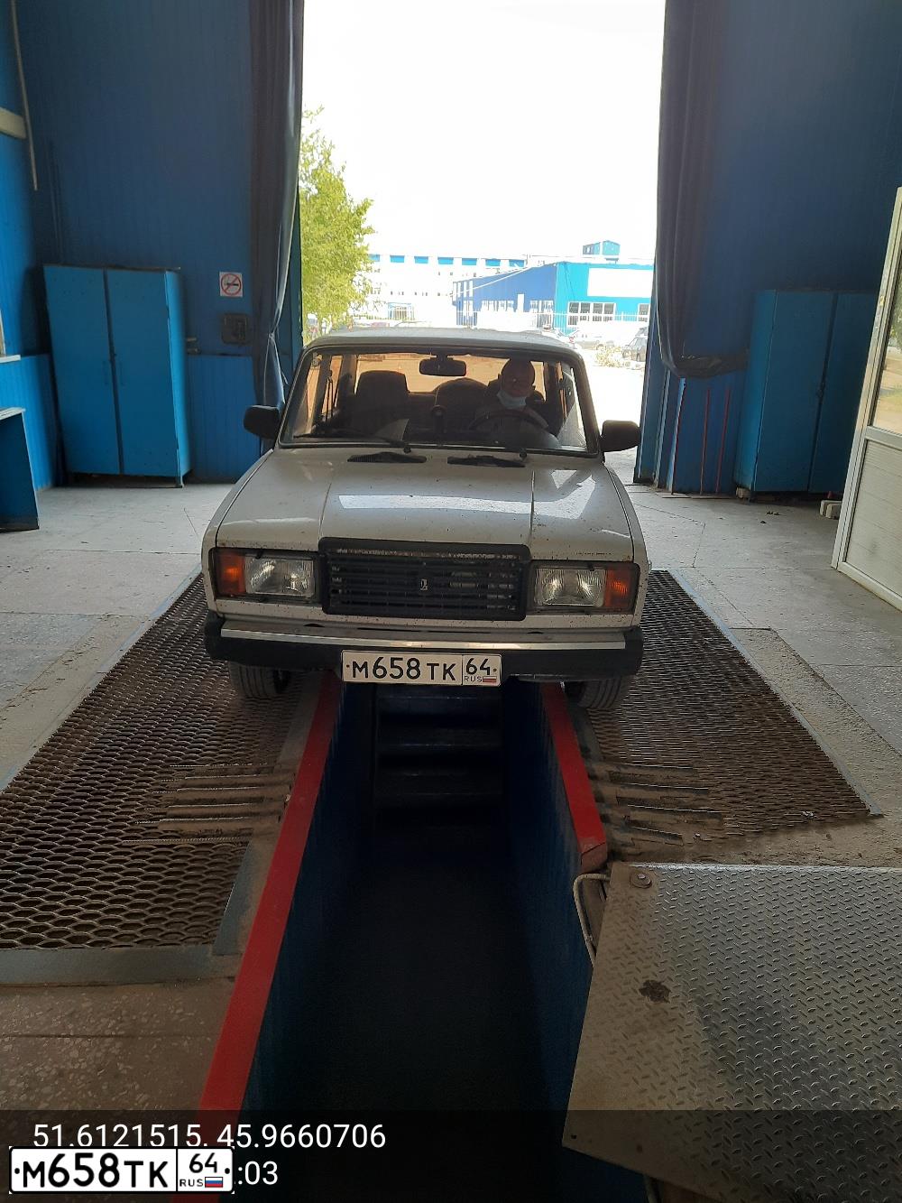 Фото автомобиля LADA 2107, 2007 — госномер М658ТК64. Цвет: ЯРКО БЕЛЫЙ