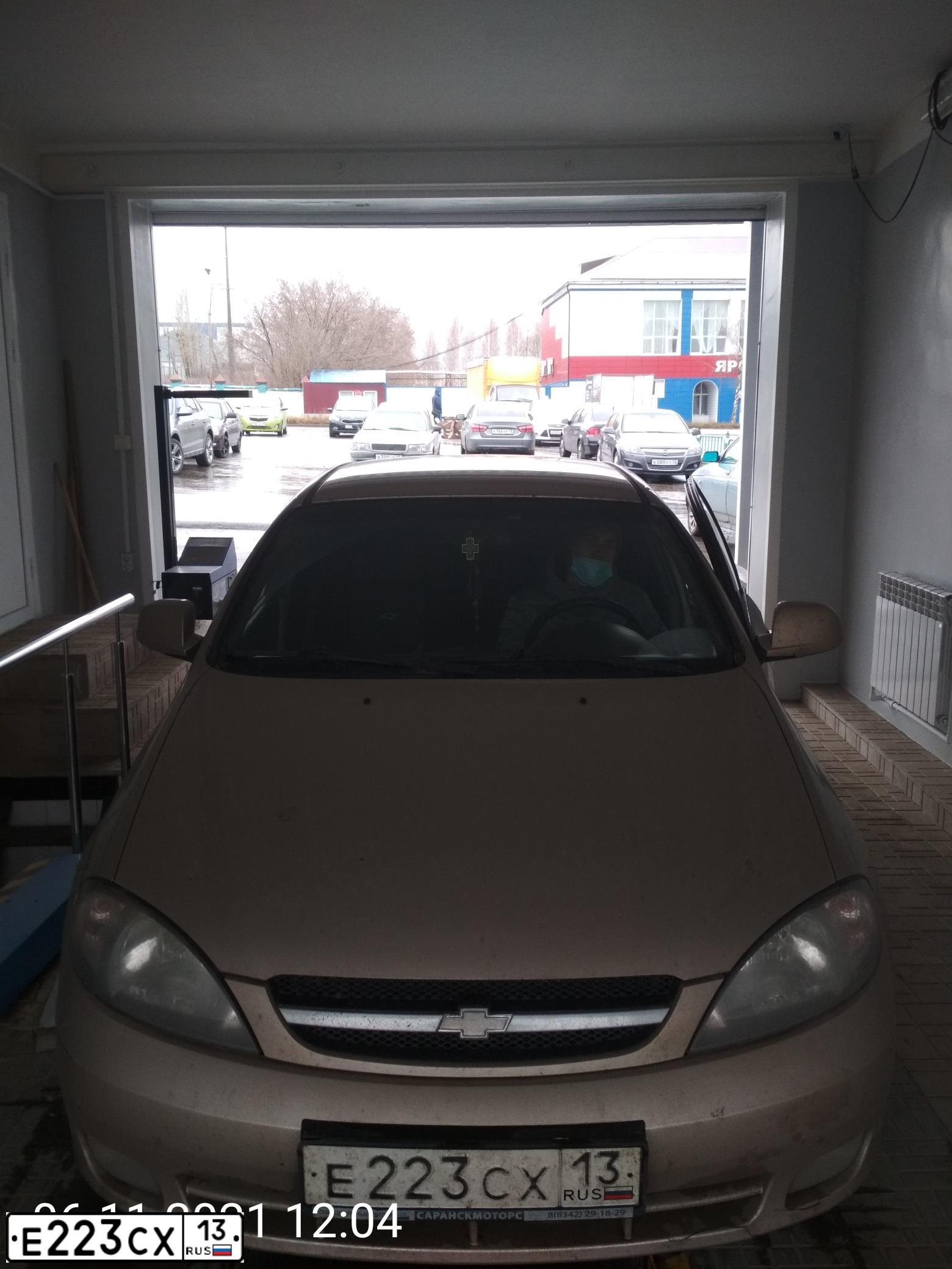 Фото автомобиля CHEVROLET LACETTI, 2011 — госномер Е223СХ13. Цвет: БЕЖЕВЫЙ