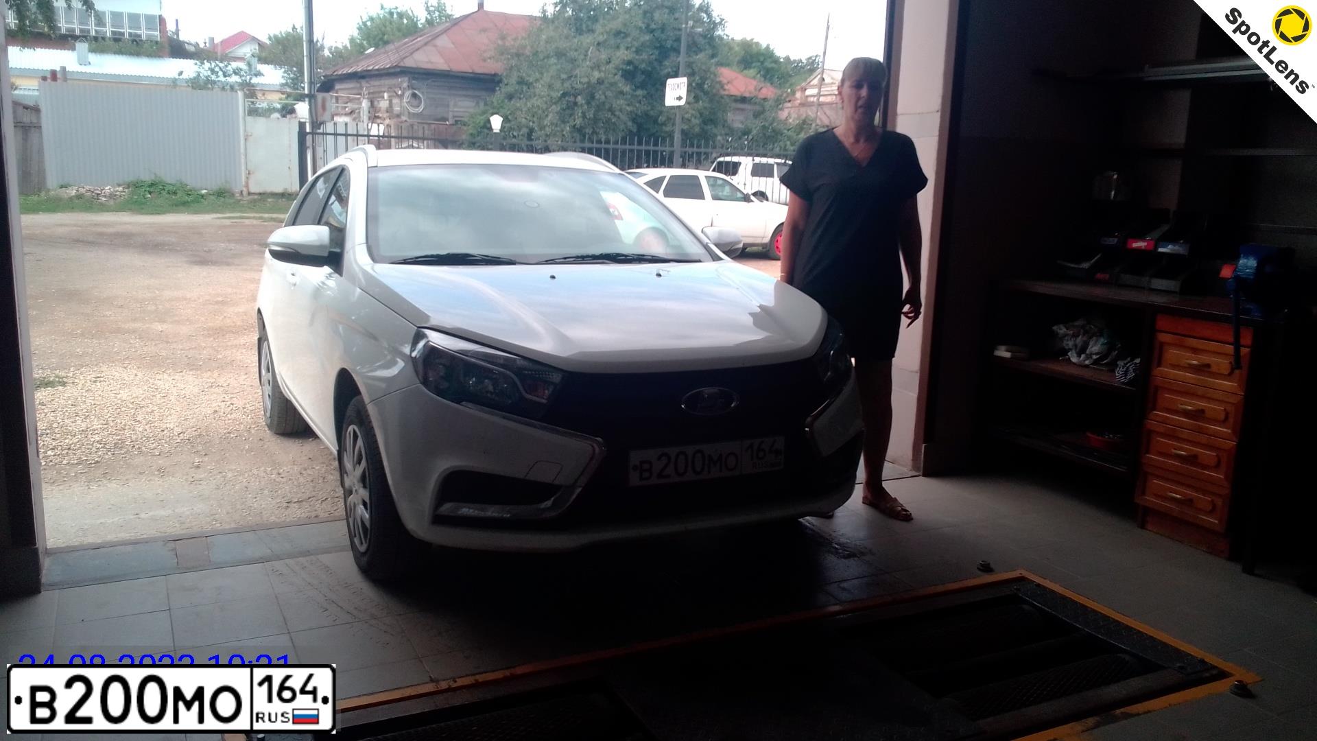 Фото автомобиля LADA VESTA, 2019 — госномер В200МО164. Цвет: БЕЛЫЙ