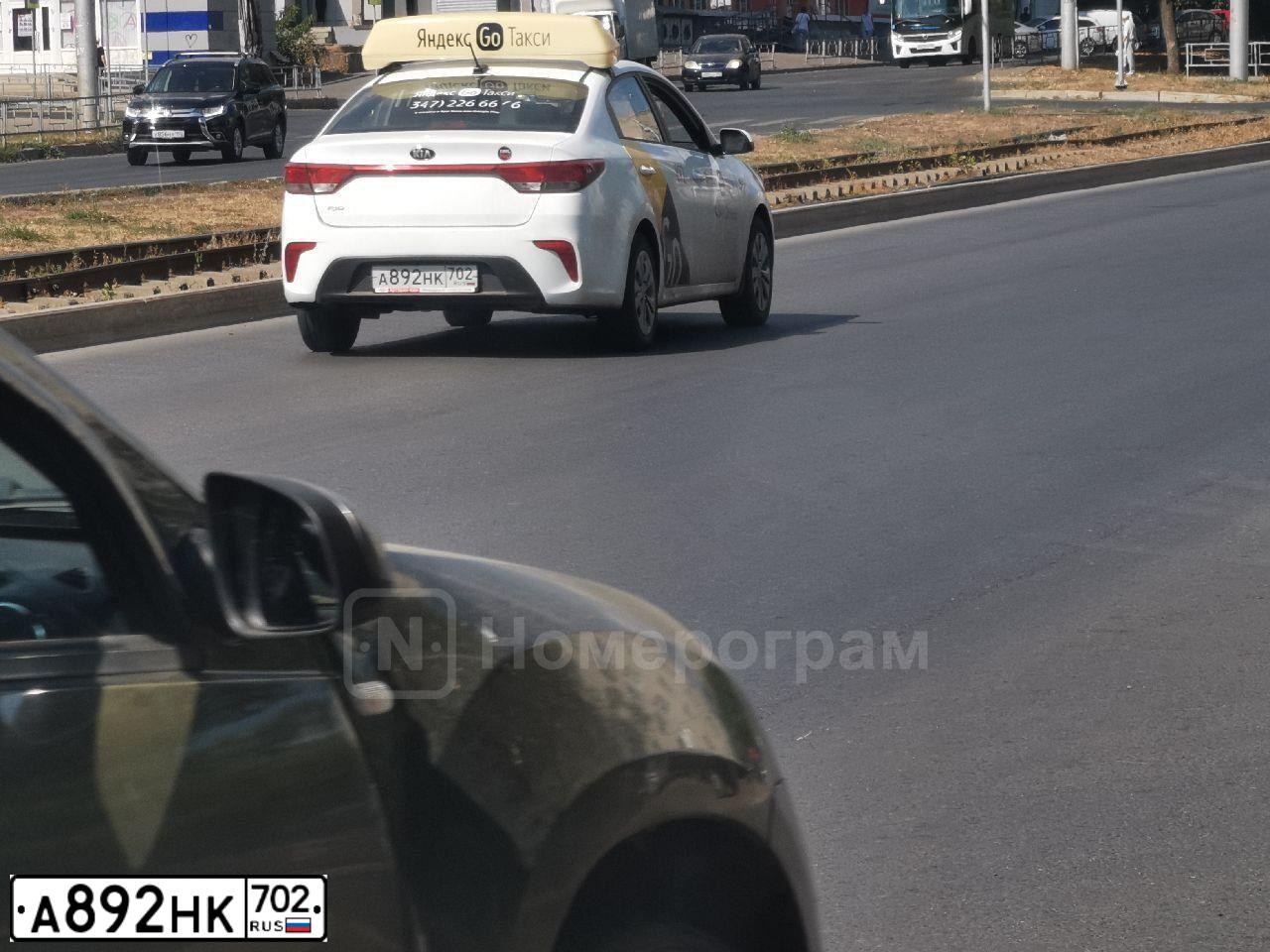 Фото автомобиля KIA RIO, 2020 — госномер А892НК702. Цвет: Белый