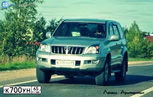 Фото автомобиля TOYOTA LANDCRUISER, 2008 — госномер У240РТ197. Цвет: СЕРЫЙ