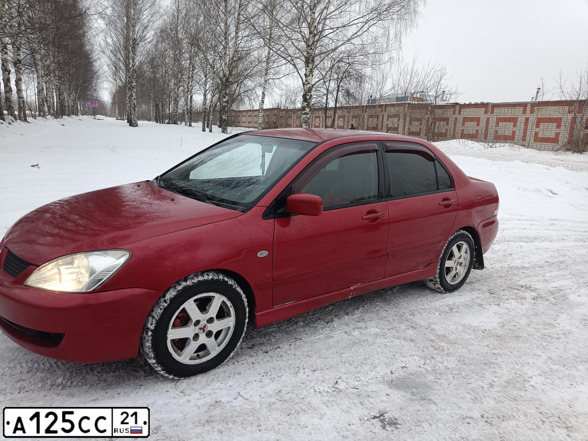 Фото автомобиля MITSUBISHI LANCER, 2005 — госномер А125СС21. Цвет: Красный