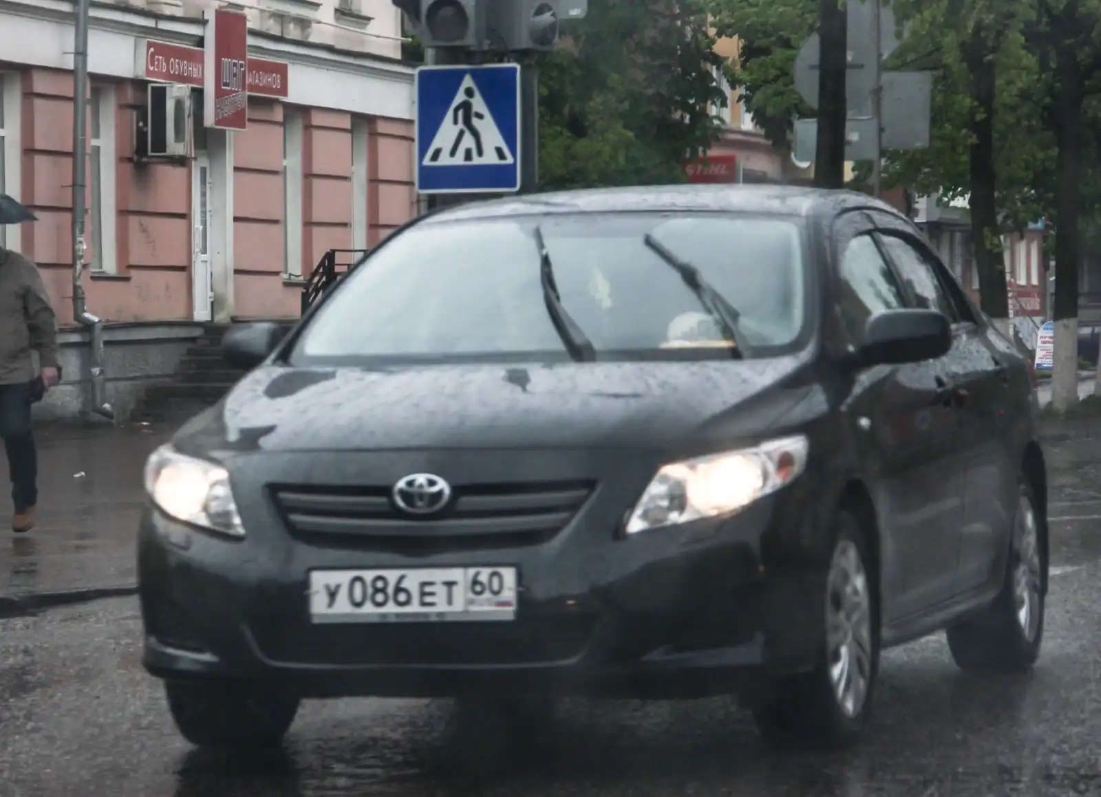 Фото автомобиля TOYOTA COROLLA, 2008 — госномер Т087ЕУ178. Цвет: ЧЕРНЫЙ